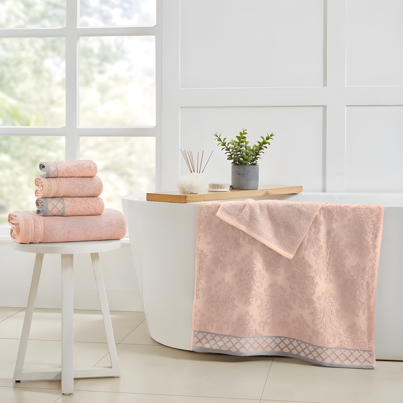 Modern Threads Modern Threads 6-Piece Damask Jacquard/Solid Ultra Soft 550GSM 100% Combed Cotton Towel Set with Embellished Borders