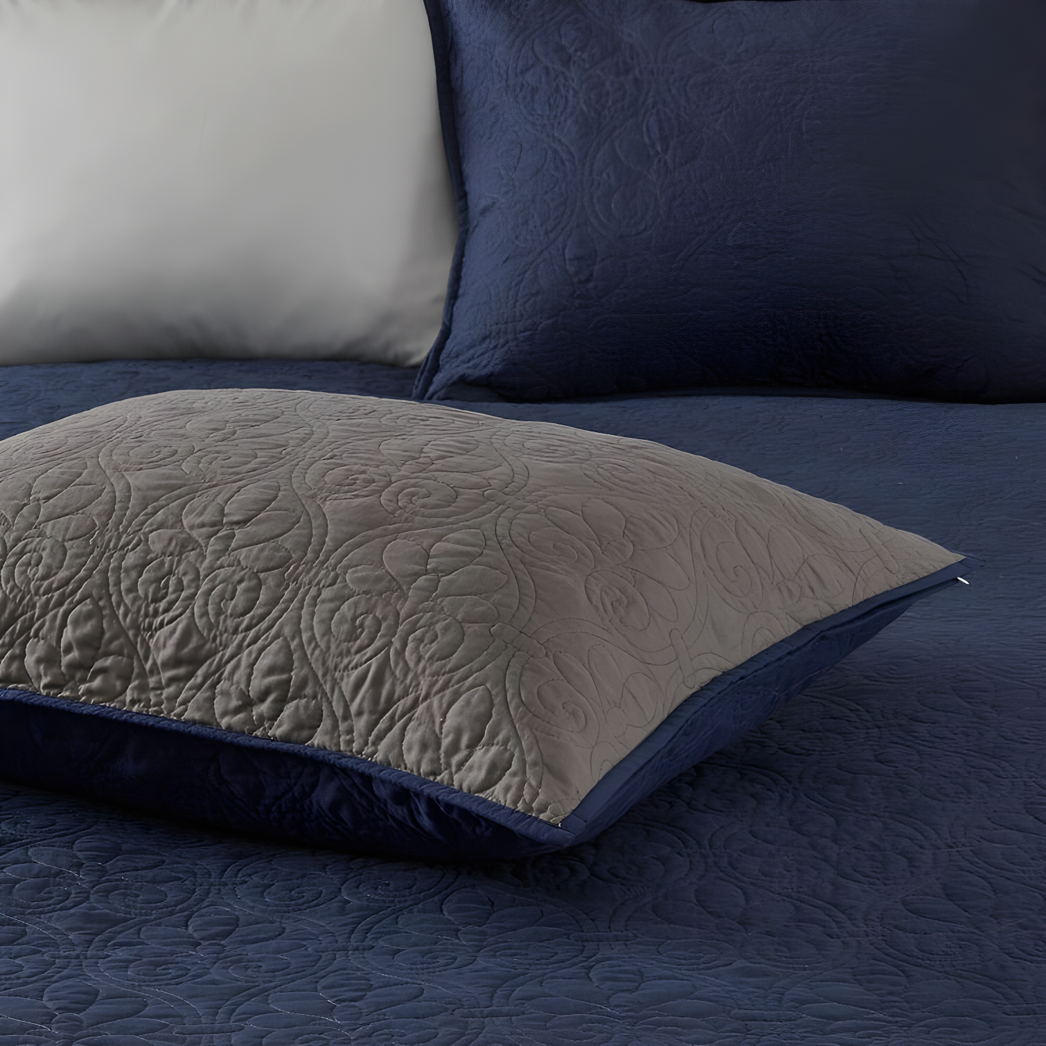 Madison Park Quebec Reversible Quilt Set