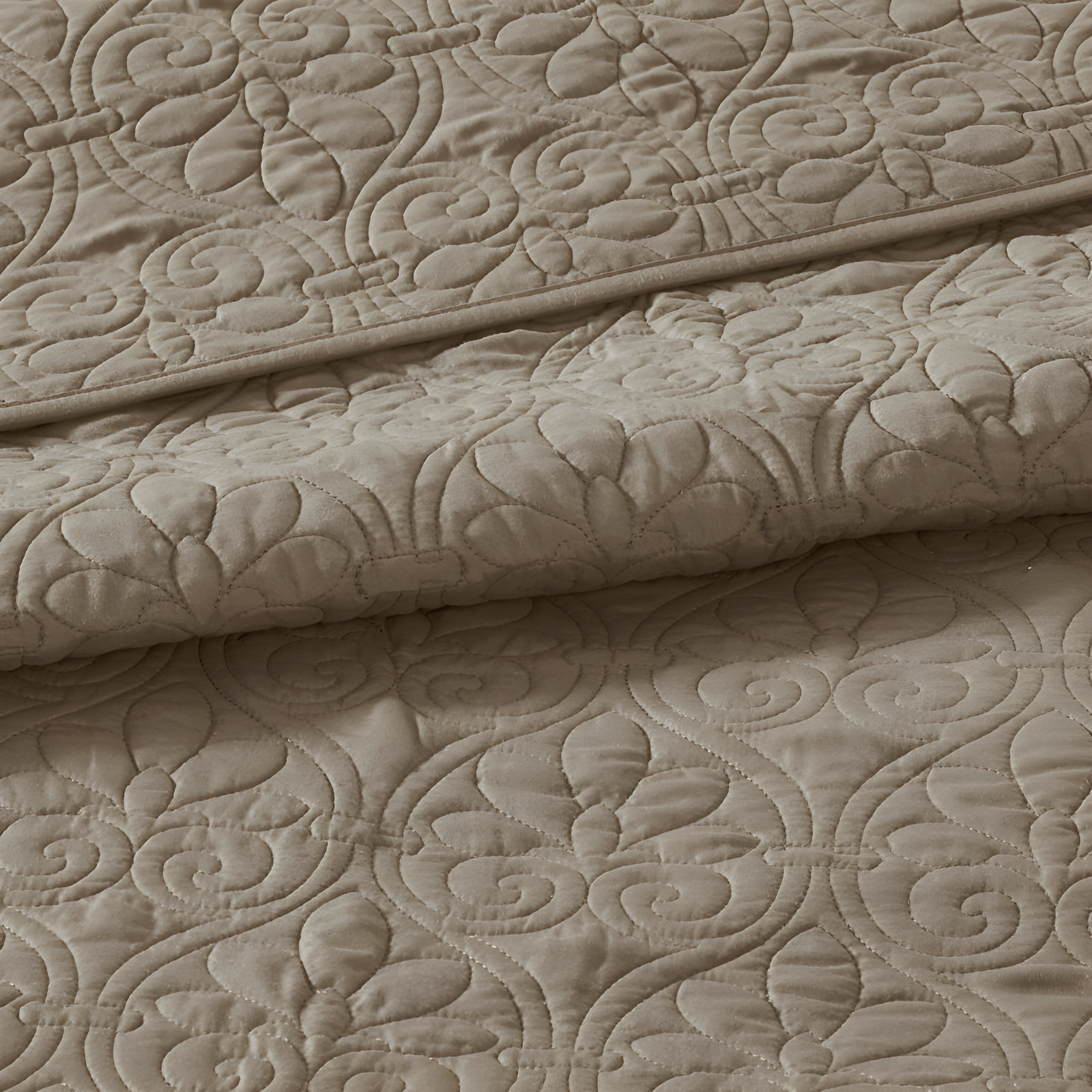 Madison Park Quebec Reversible Quilt Set