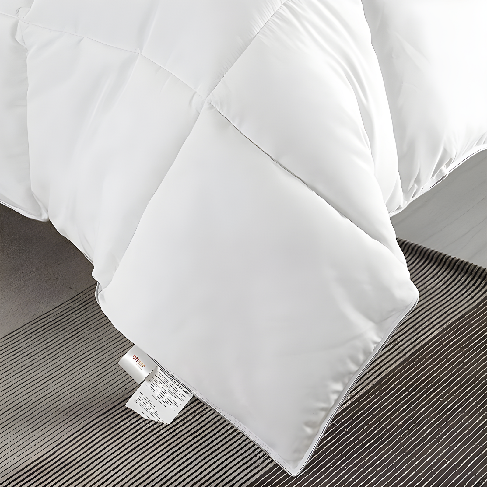 Alwyn Home Tanna All Season Microfiber Down Alternative Comforter