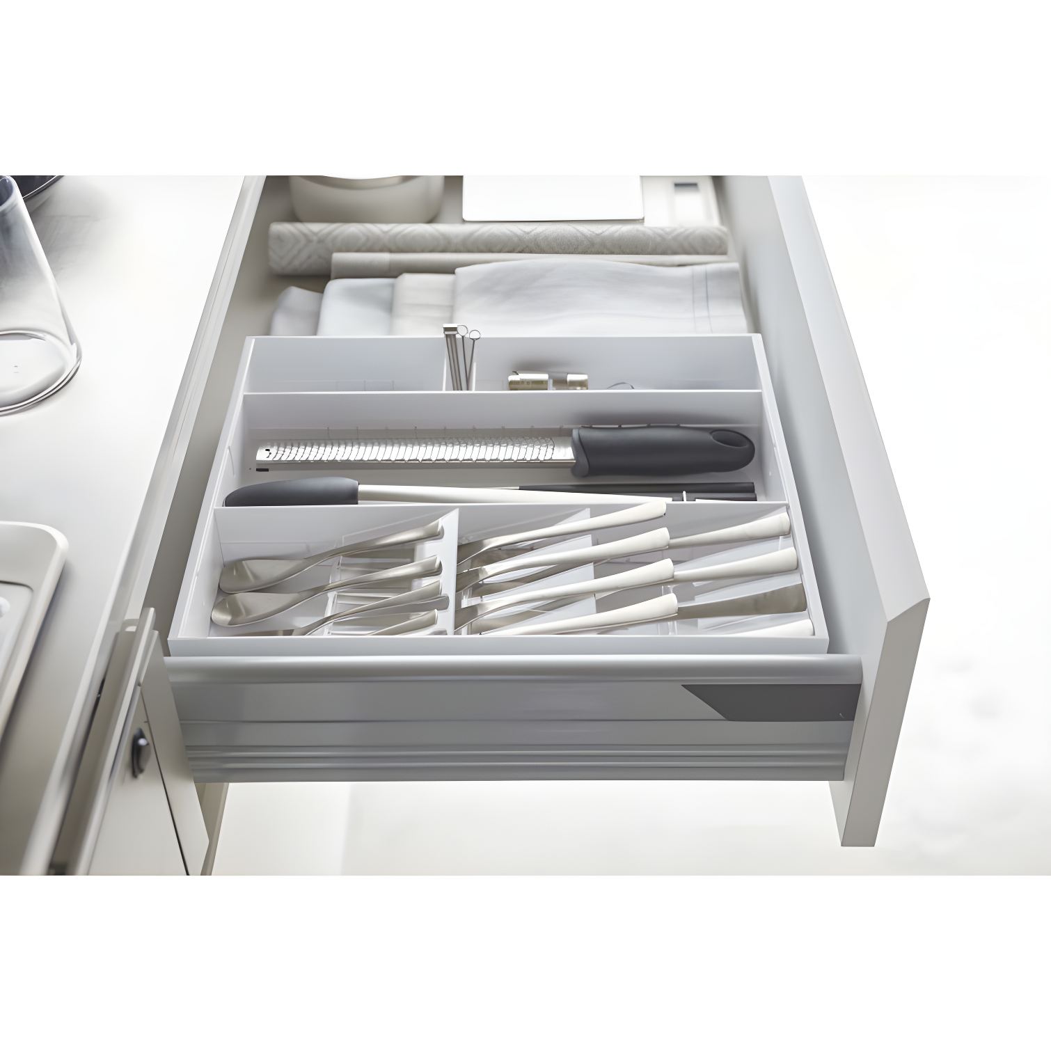 Yamazaki Home Expandable Cutlery Kitchen Utensils Storage Multi-Compartment Silverware Organizer