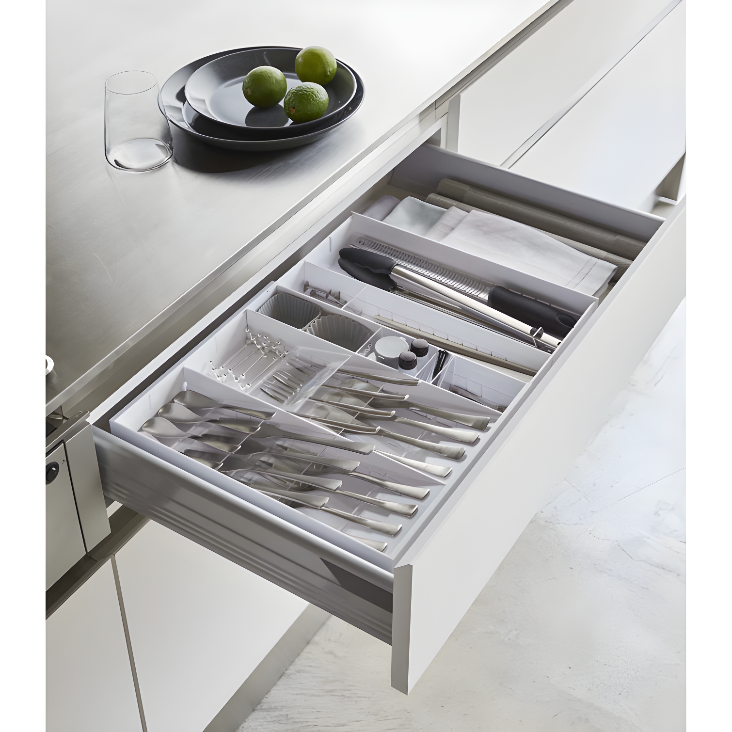 Yamazaki Home Expandable Cutlery Kitchen Utensils Storage Multi-Compartment Silverware Organizer