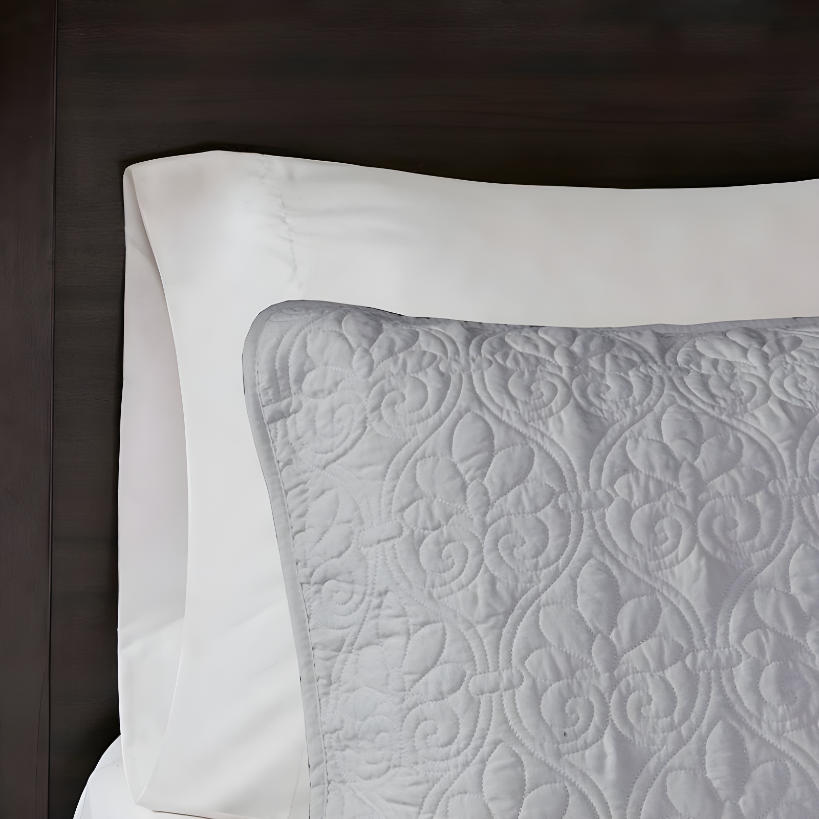 Quebec Reversible Quilt Set