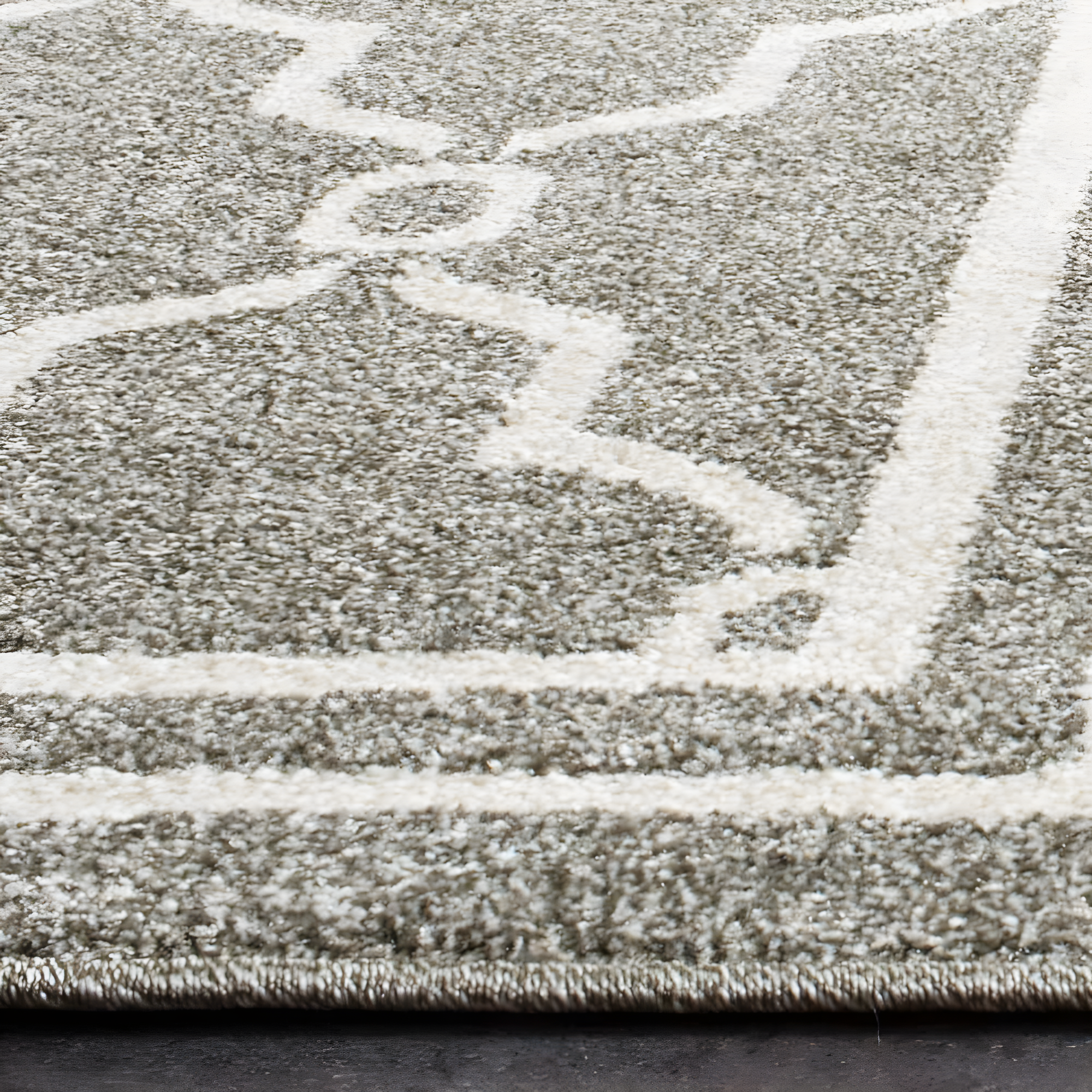 Amherst AMT414 Power Loomed Indoor Area Rug - Dark Grey/Beige - 5'3"x8' - Safavieh