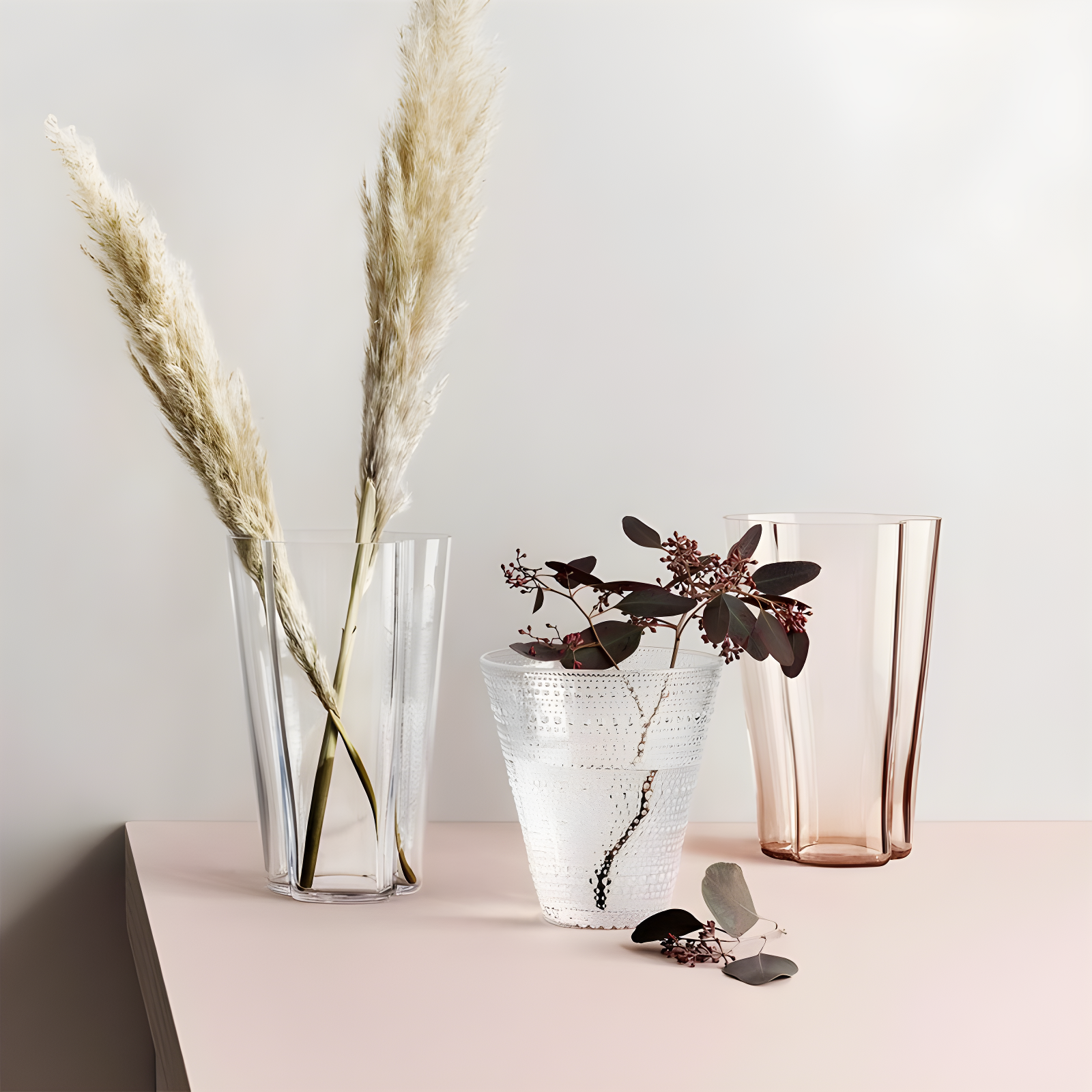 Kastehelmi 6" Glass Table Vase
