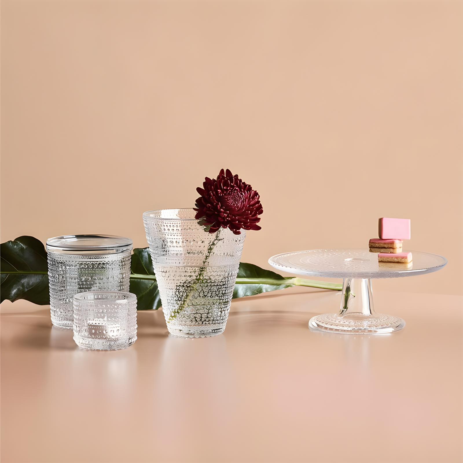 Kastehelmi 6" Glass Table Vase