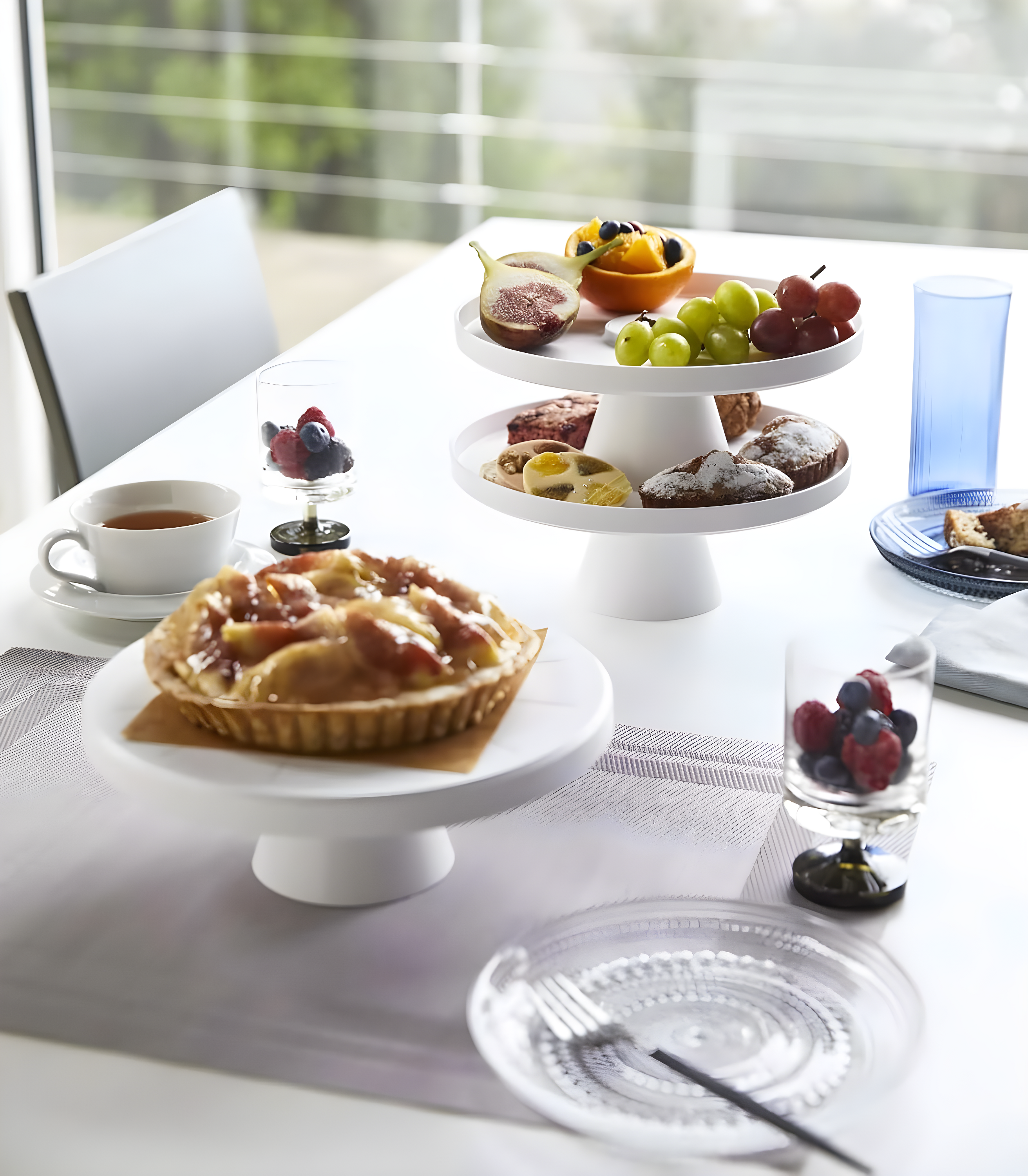 Yamazaki Home Yamazaki Home Plastic 9" Round, Stackable Cake And Dessert Stand, Plastic, Stackable