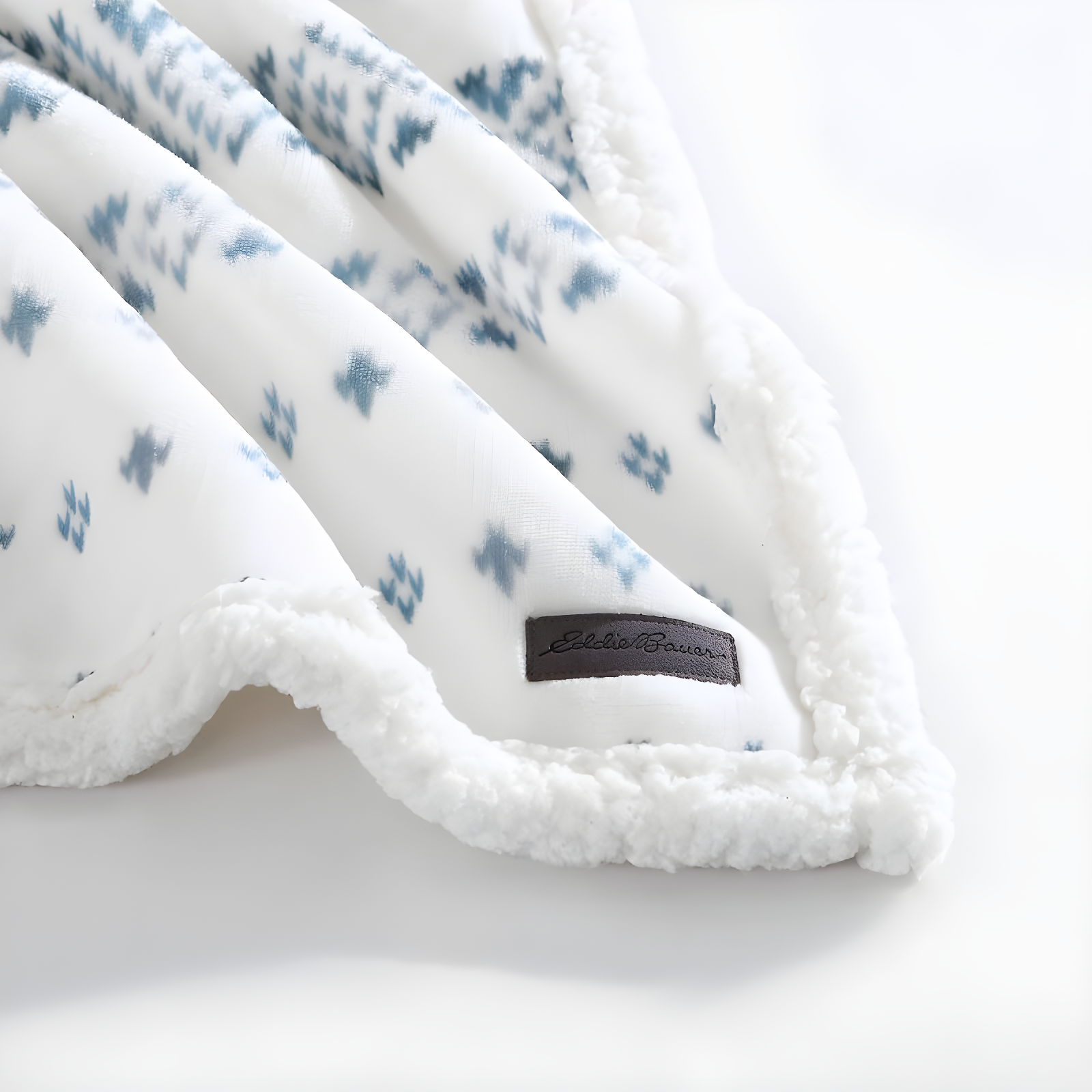 Eddie Bauer Eddie Bauer Plush Plaid Sherpa Reversible Blanket