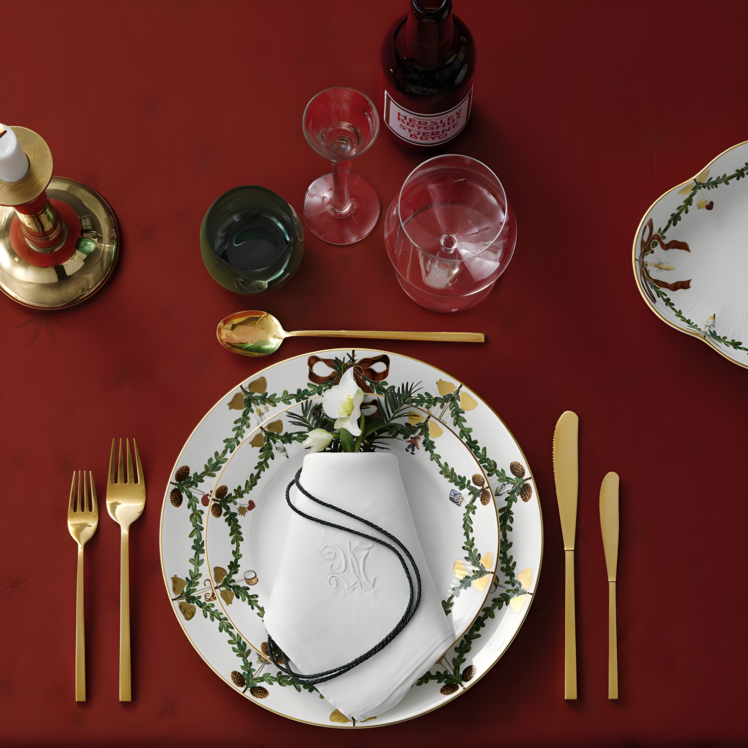 Star Fluted Christmas Royal Copenhagen 10.6299" Dinner Plate