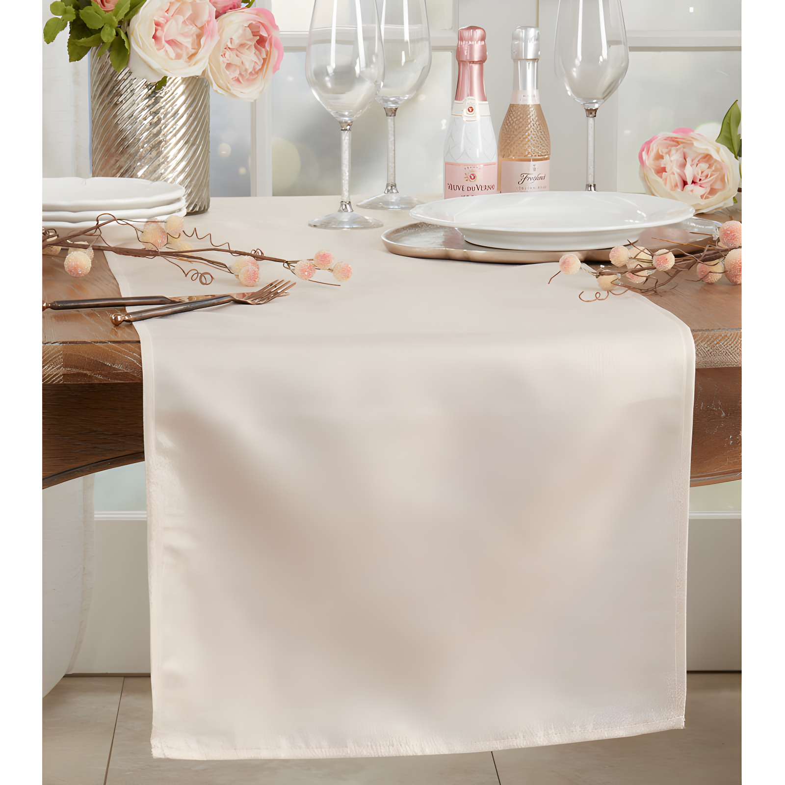 Runner_Table Runner With Shimmering Design