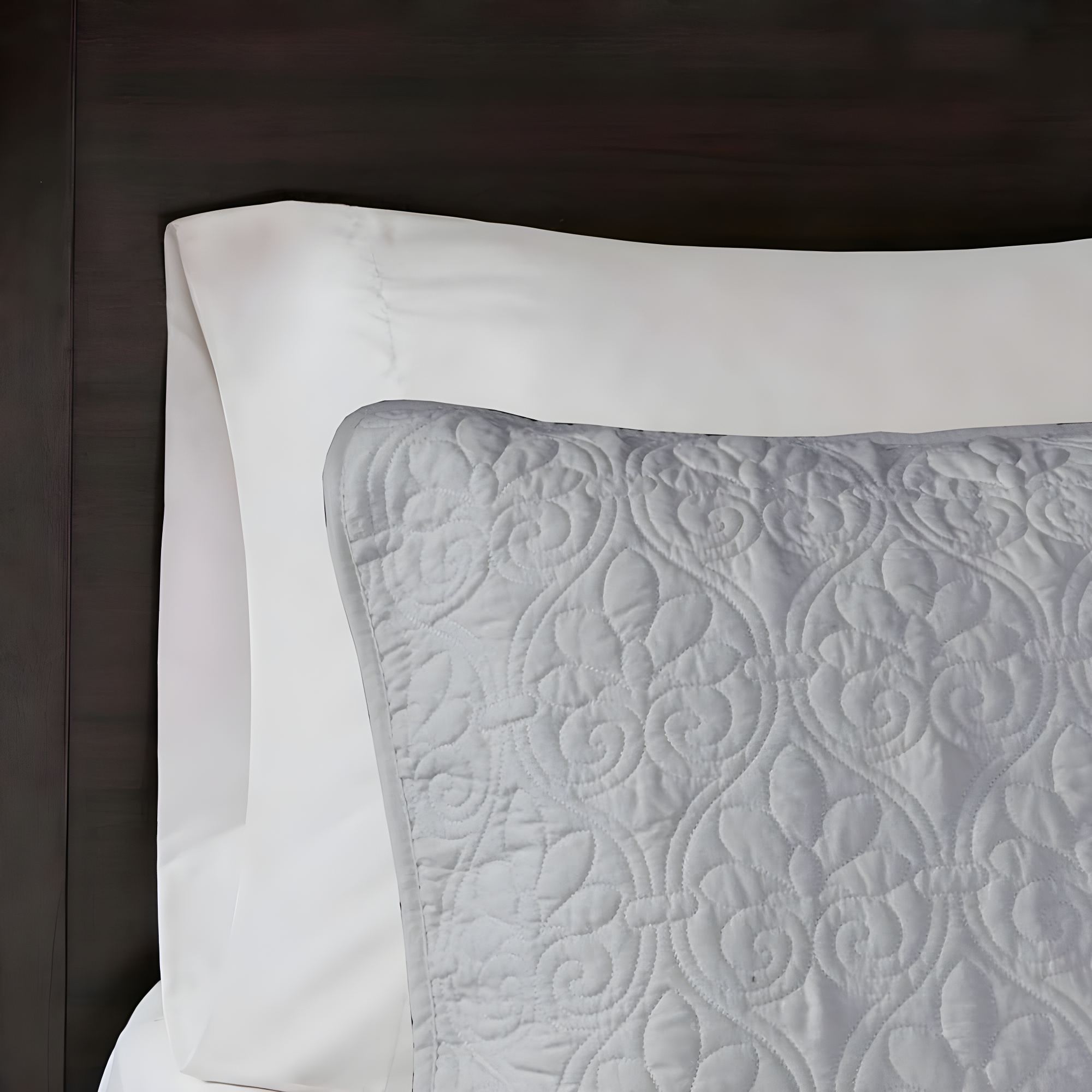 Quebec Reversible Quilt Set