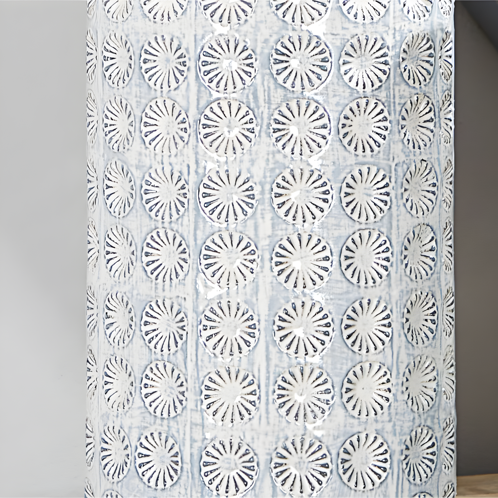 CosmoLiving by Cosmopolitan Porcelain Ceramic Floral Decorative Vase