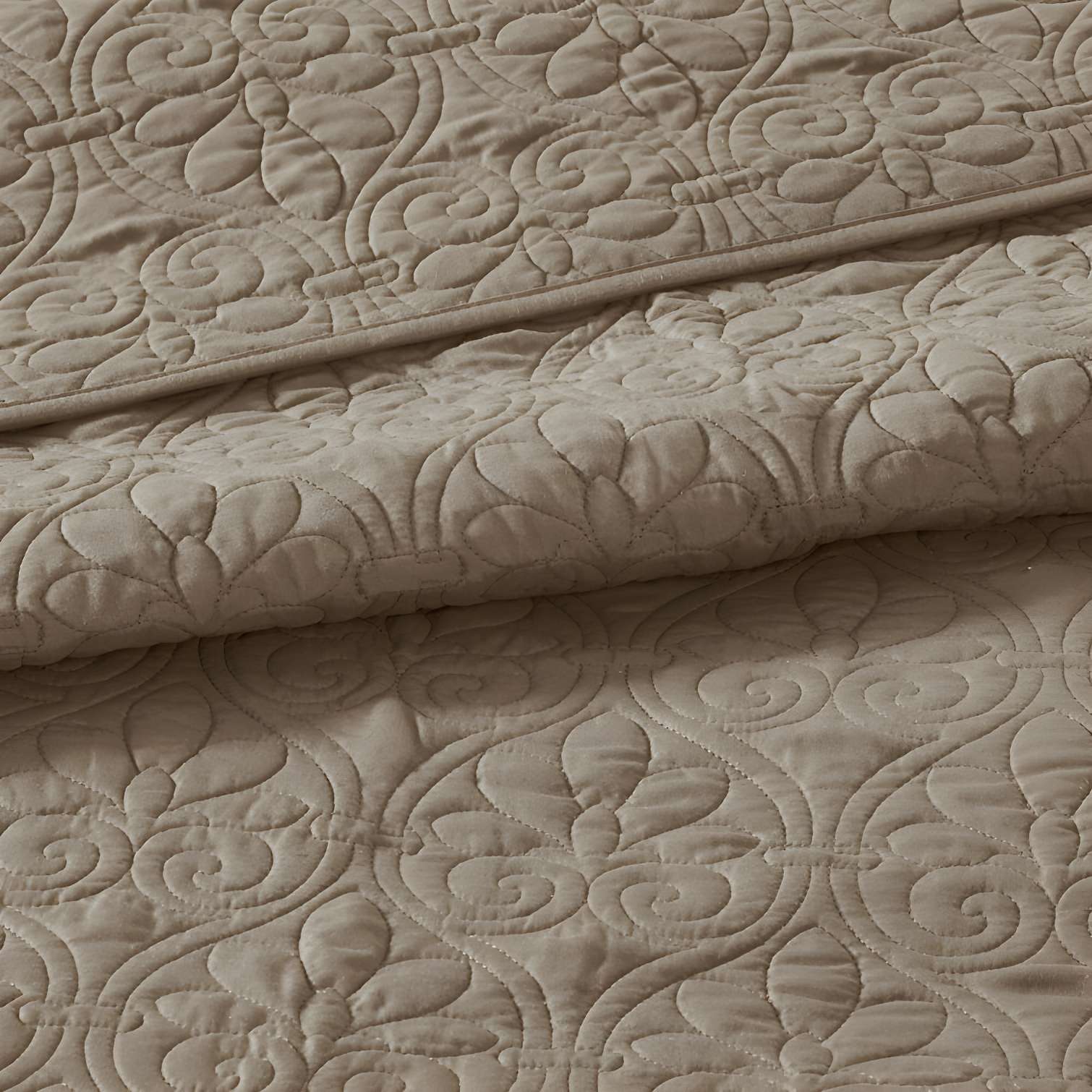 Quebec Reversible Bedspread Set