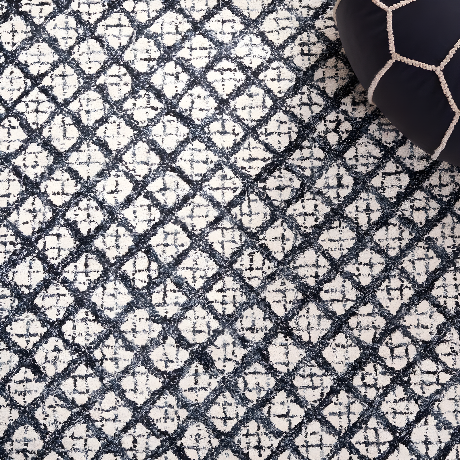 Abstract ABT203 Handmade Indoor Area Rug - Ivory/Navy - 6'x9' - Safavieh