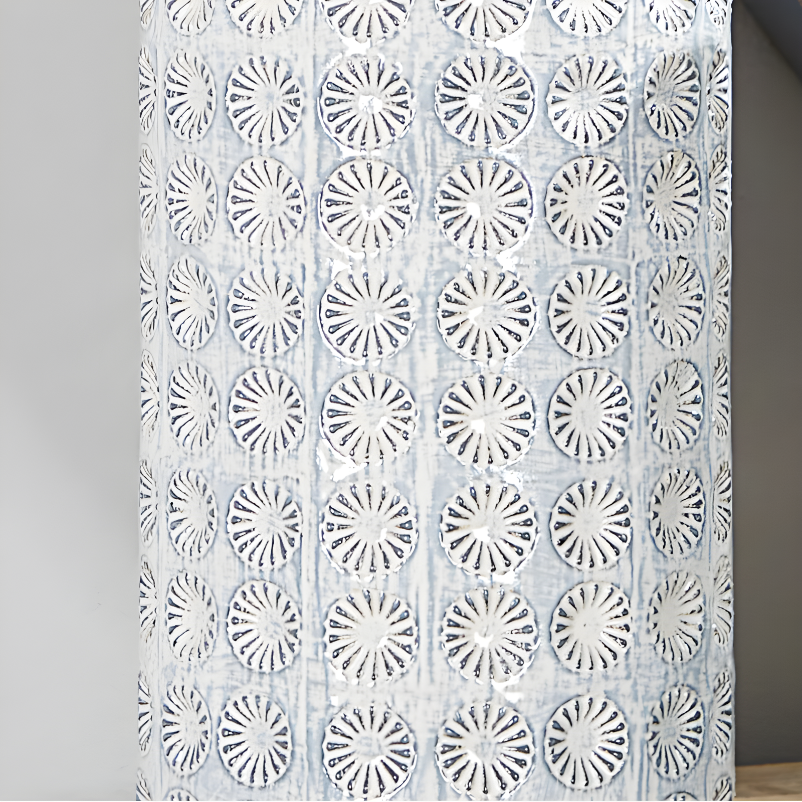 CosmoLiving by Cosmopolitan Porcelain Ceramic Floral Decorative Vase