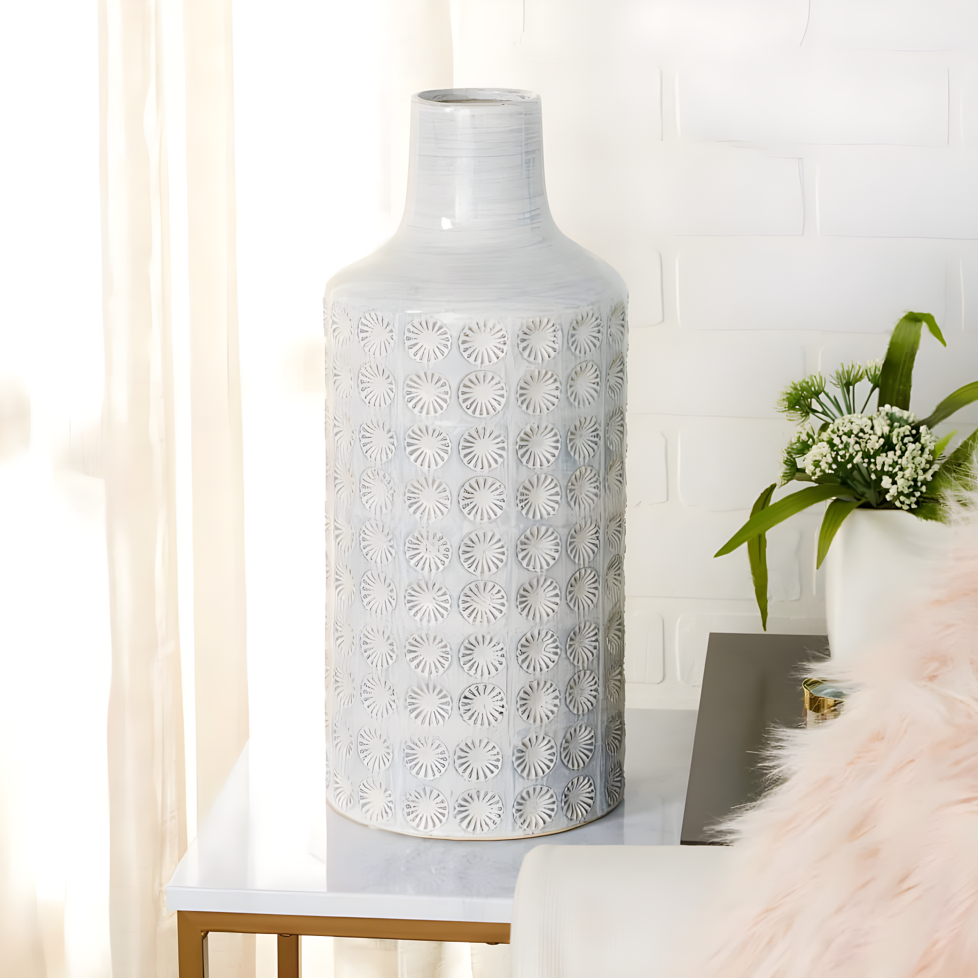 CosmoLiving by Cosmopolitan Porcelain Ceramic Floral Decorative Vase