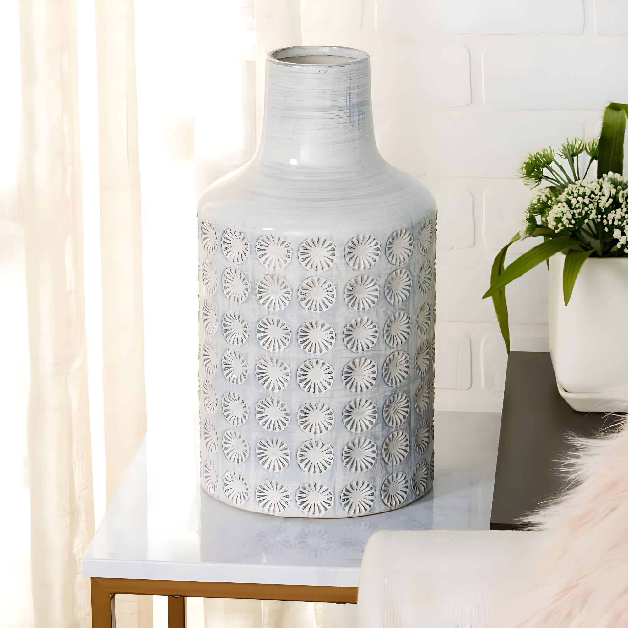 CosmoLiving by Cosmopolitan Porcelain Ceramic Floral Decorative Vase