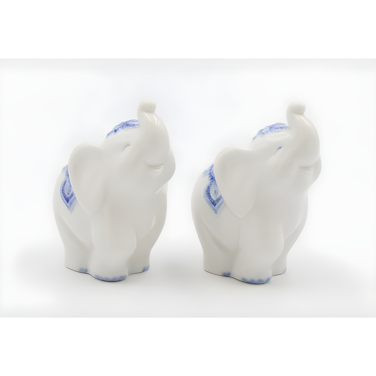 Cosmos Gifts Blue Print Elephant Salt and Pepper Shaker Set (Set of 2)
