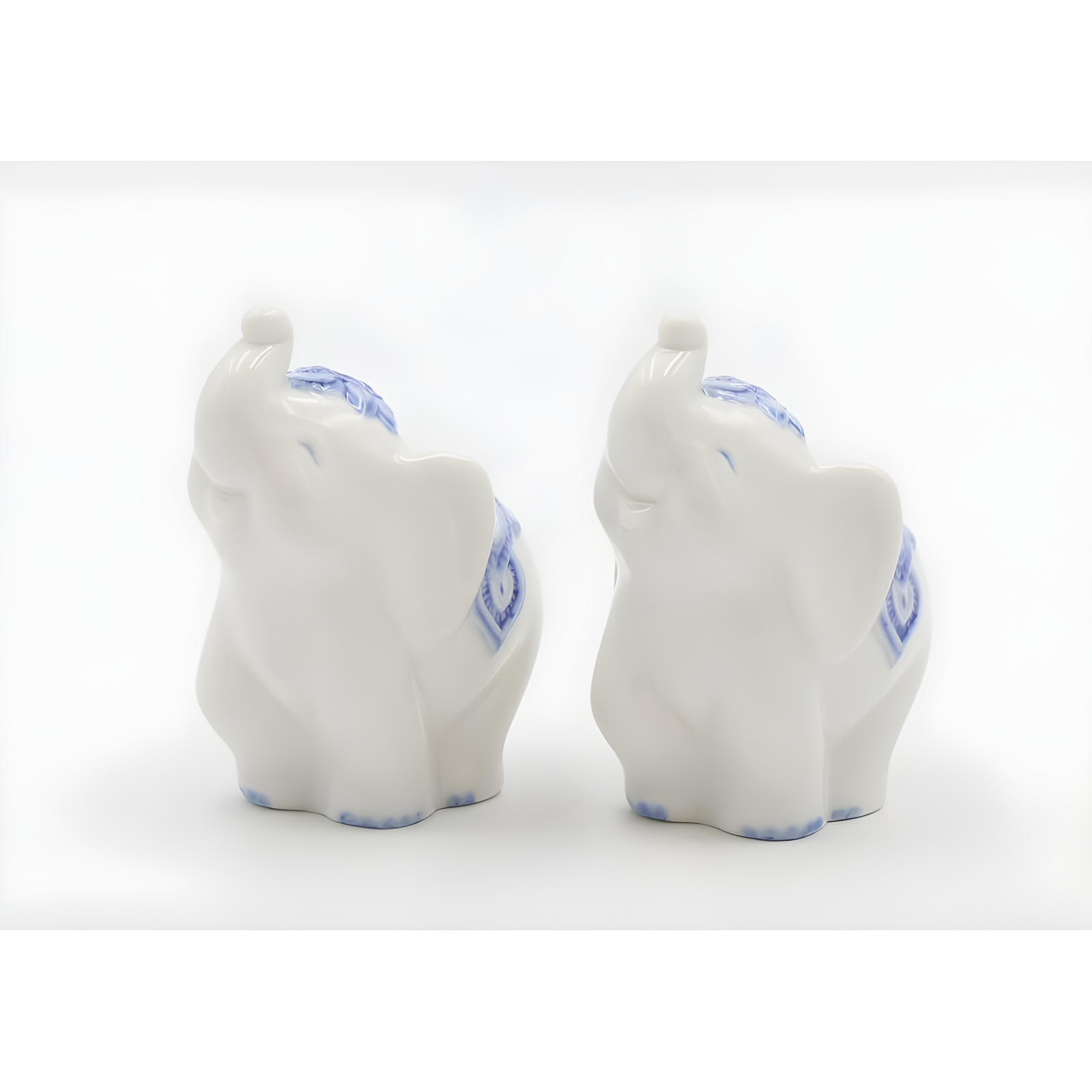 Cosmos Gifts Blue Print Elephant Salt and Pepper Shaker Set (Set of 2)
