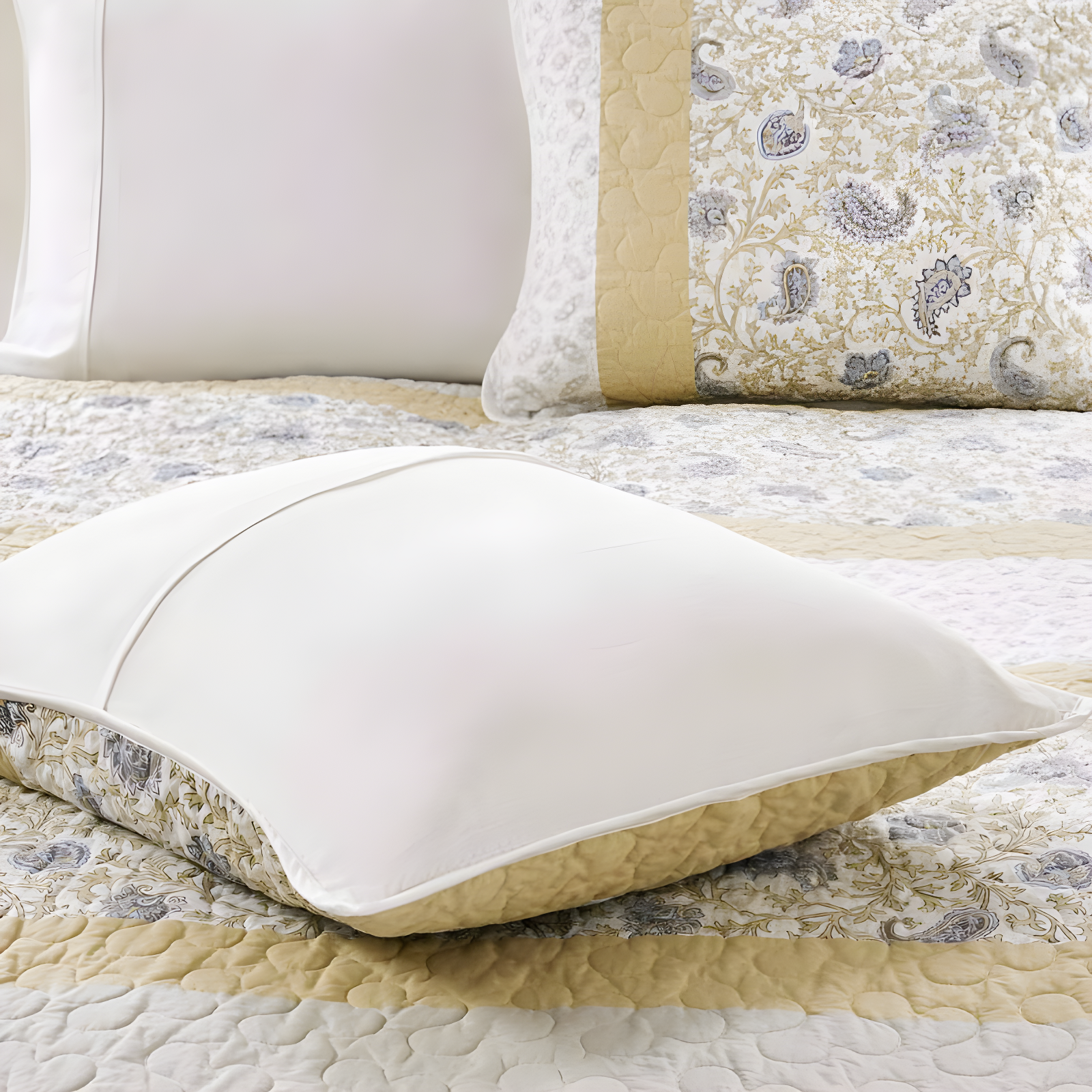 Madison Park Dawn 6 Piece Cotton Percale Quilt Set with Throw Pillows