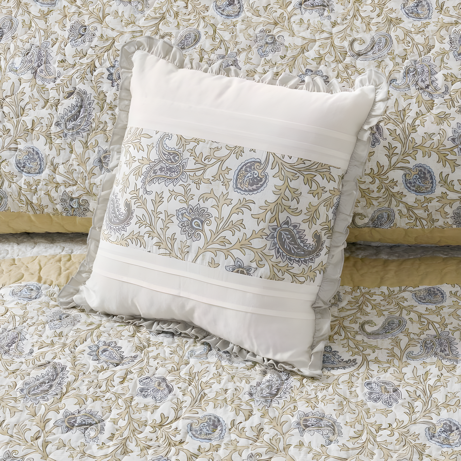 Madison Park Dawn 6 Piece Cotton Percale Quilt Set with Throw Pillows