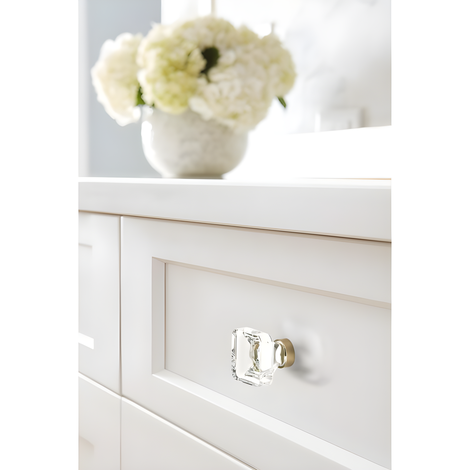 Glacio 1 3/8" Length Square Knob