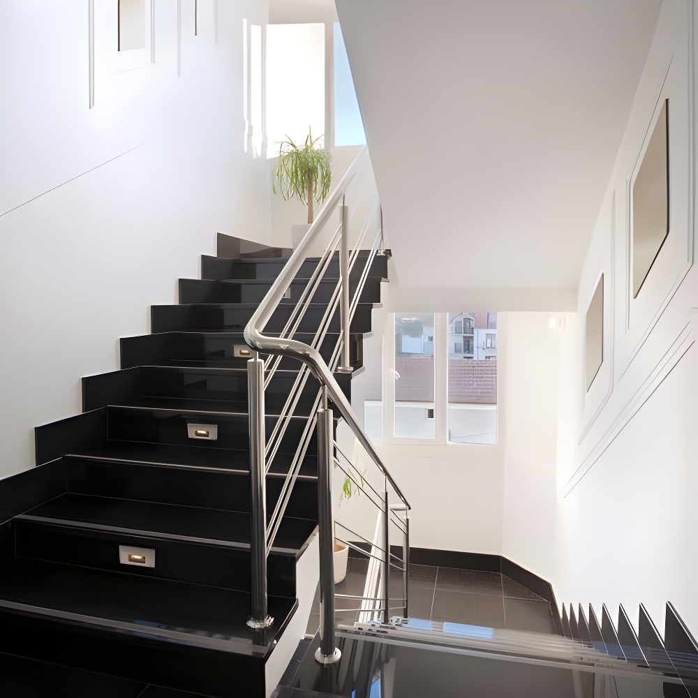 LEDme 120V Integrated LED Horizontal Step and Wall Light