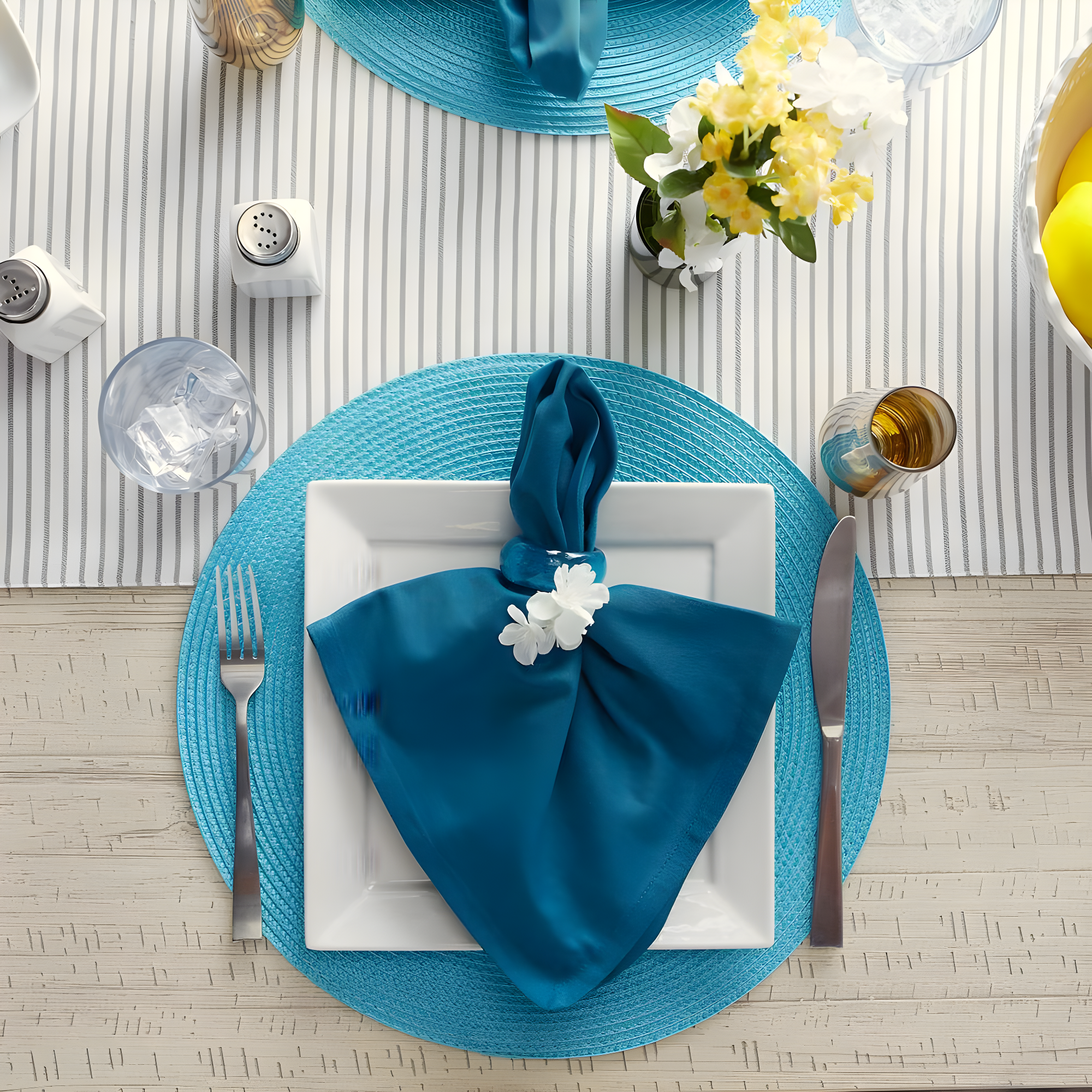 Aqua Woven Round Placemats Set of 6, 14.75"