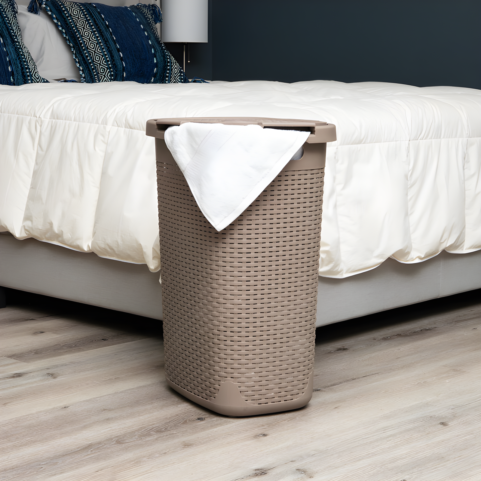 Mind Reader Mind Reader 50L Slim Laundry Hamper, Clothes Basket, Lid, Wicker Design, Plastic