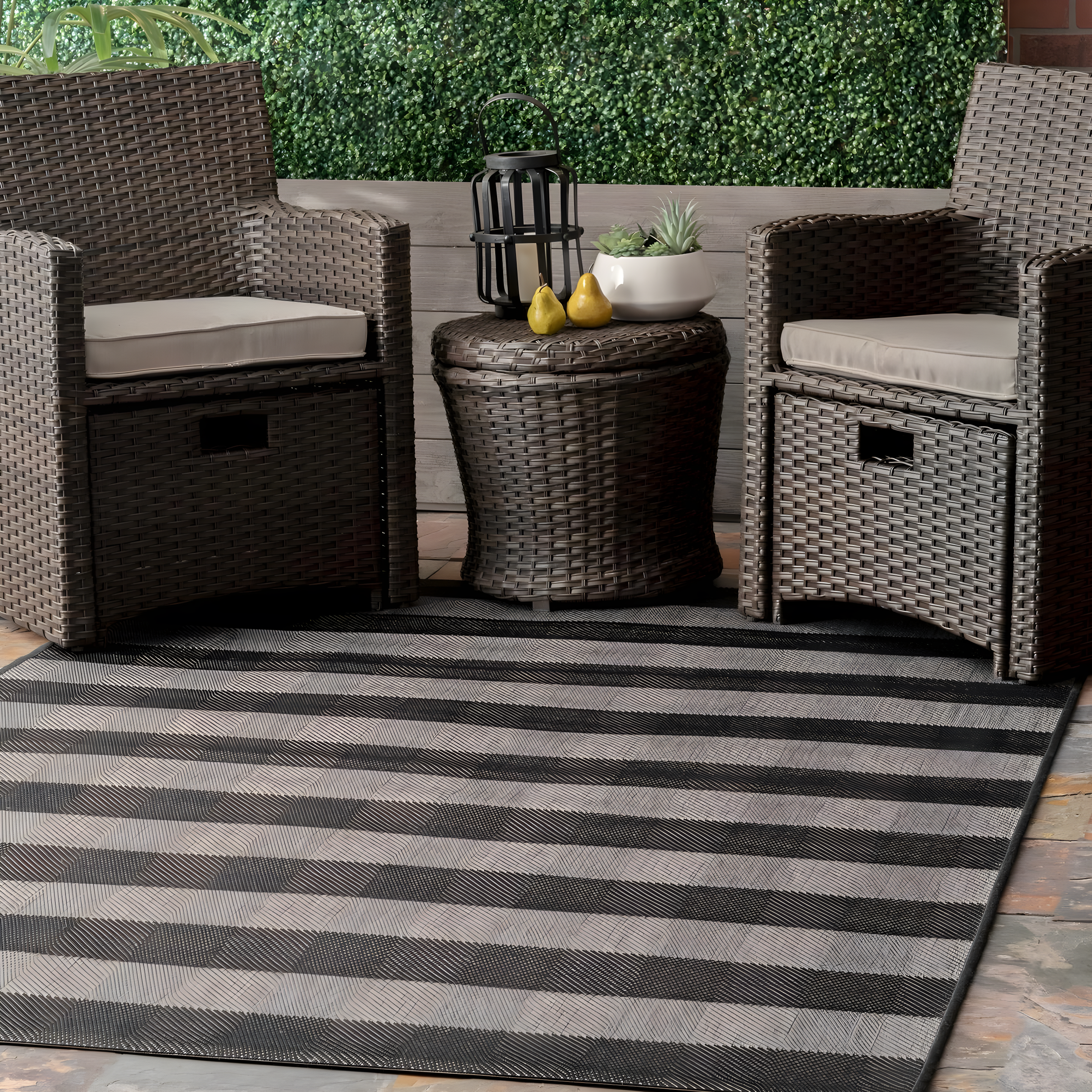 Nuloom Alexis Striped 4x6 Indoor/Outdoor Area Rug for Living Room Patio Deck Front Porch Kitchen, Black/Light Grey