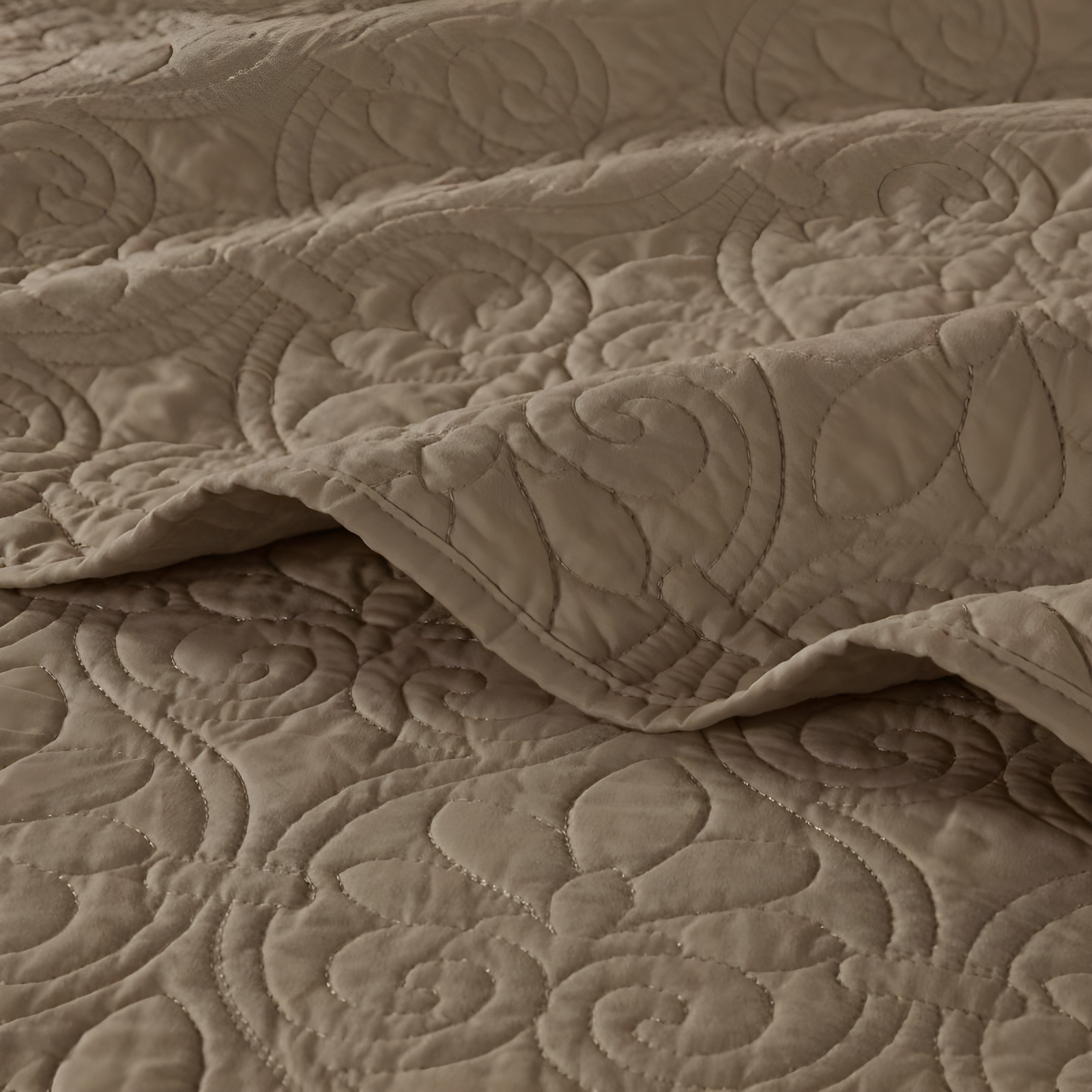Madison Park Quebec Reversible Quilt Set