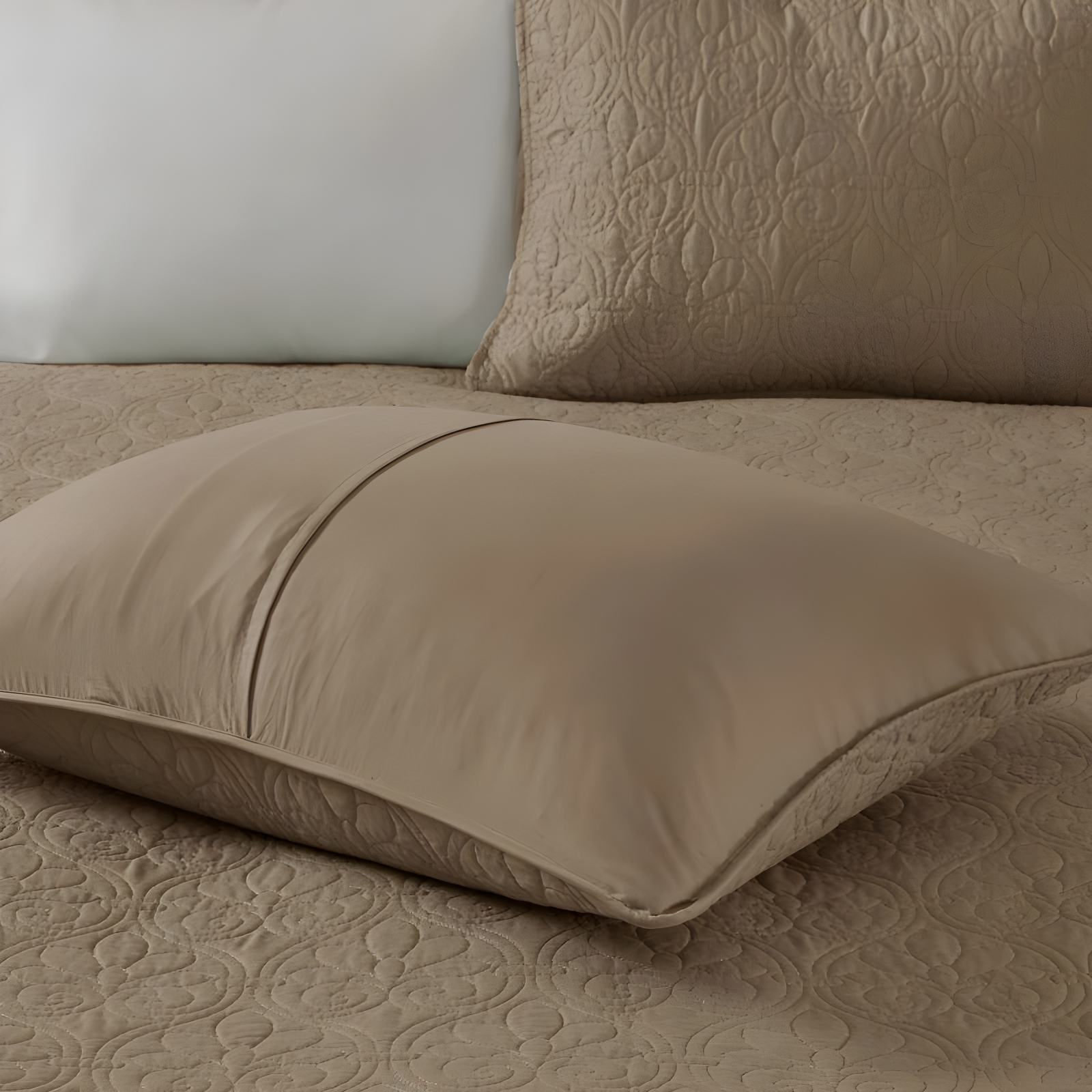 Madison Park Quebec Reversible Quilt Set