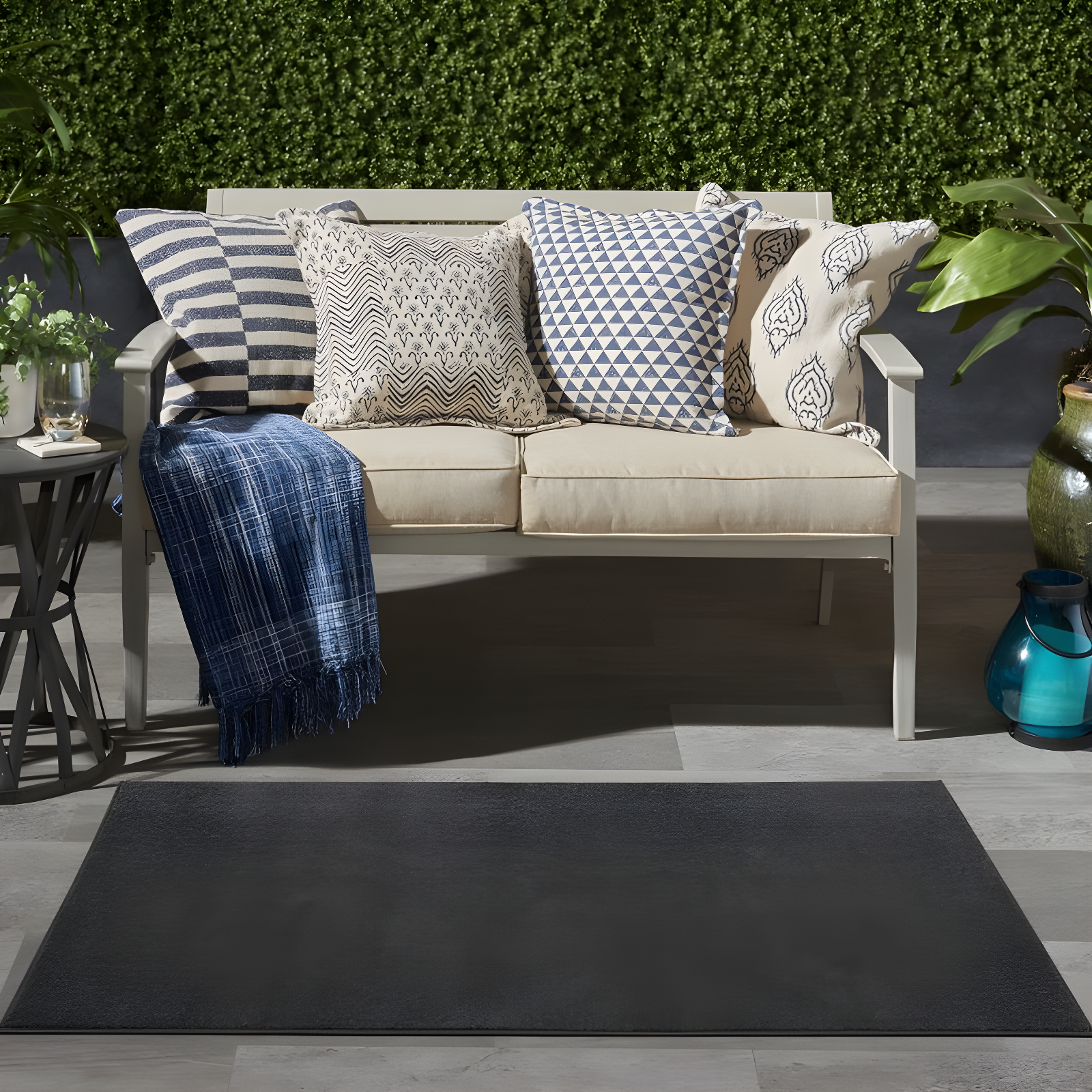 Latitude Run® Yolonda Modern Black Area Rug