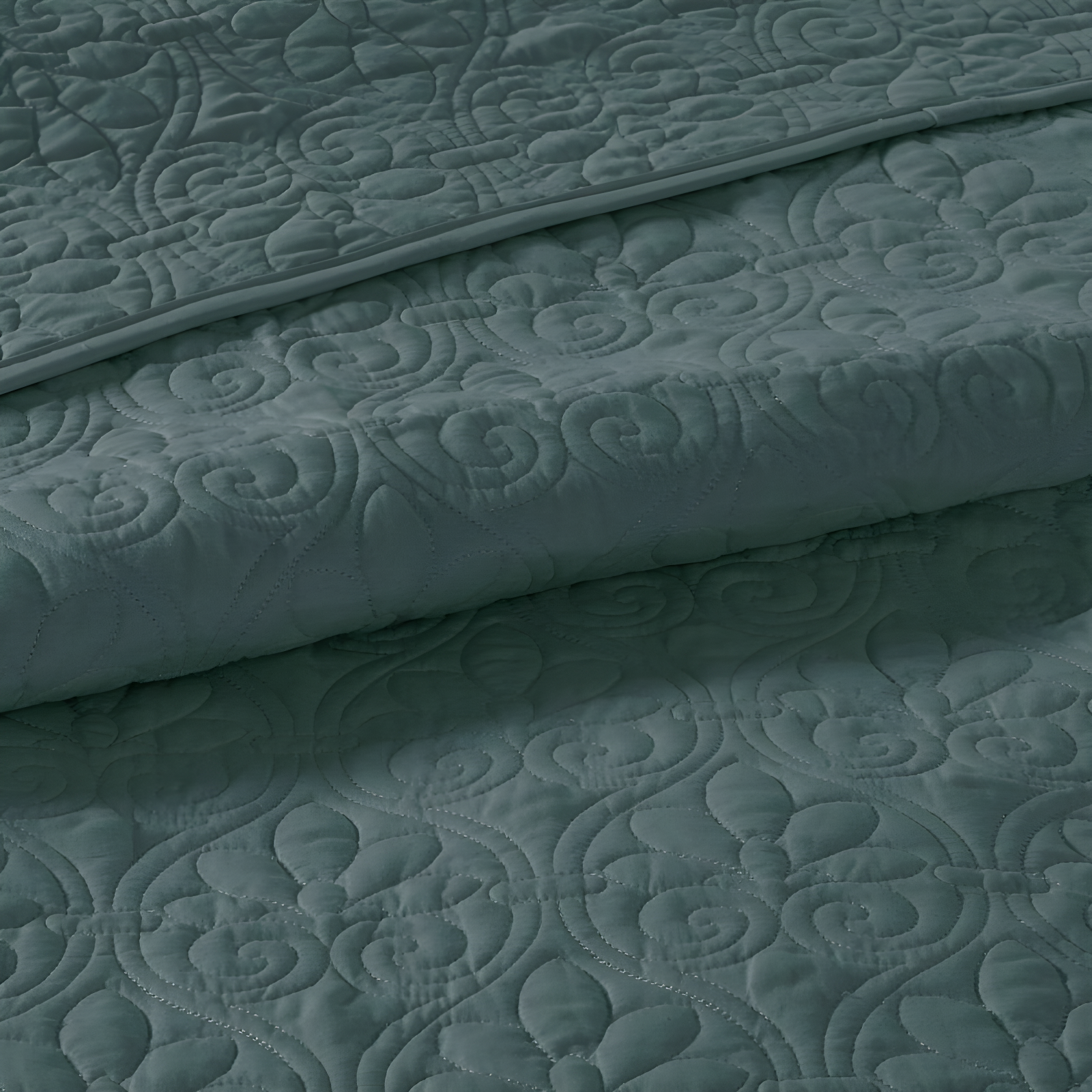 Madison Park Quebec Reversible Quilt Set