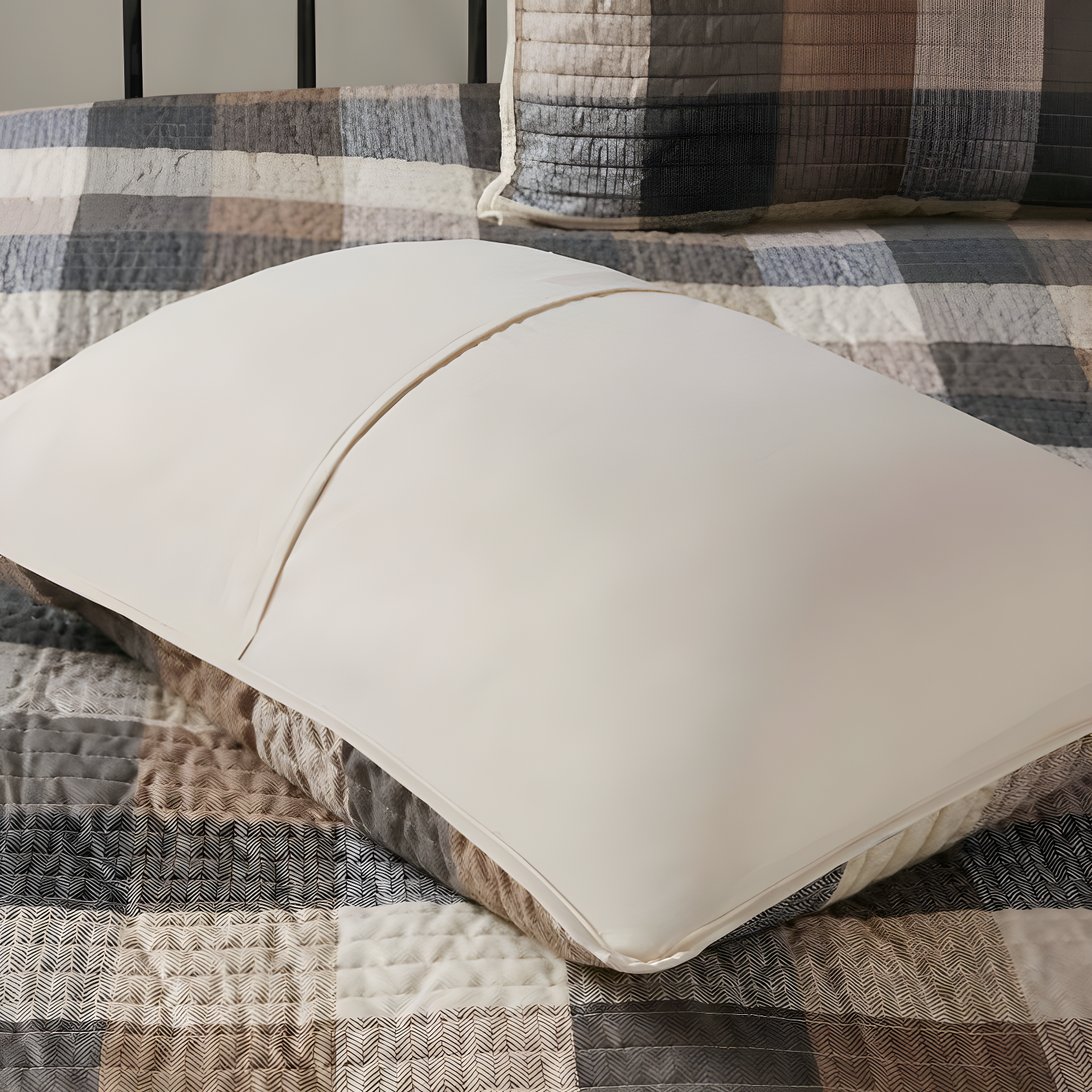 Madison Park Ridge 6 Piece Printed Herringbone Quilt Set with Throw Pillows