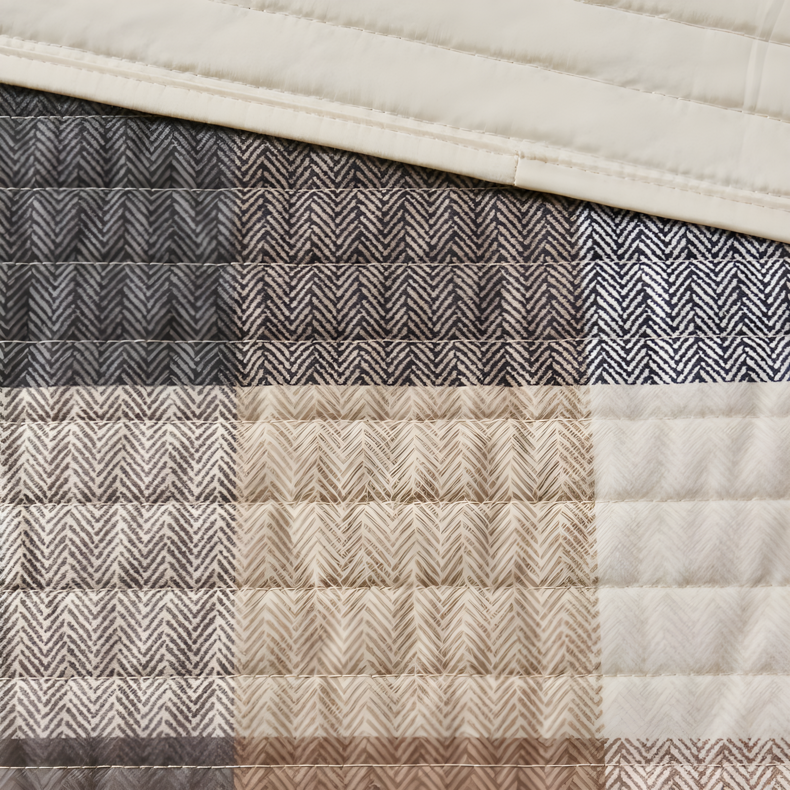 Madison Park Ridge 6 Piece Printed Herringbone Quilt Set with Throw Pillows
