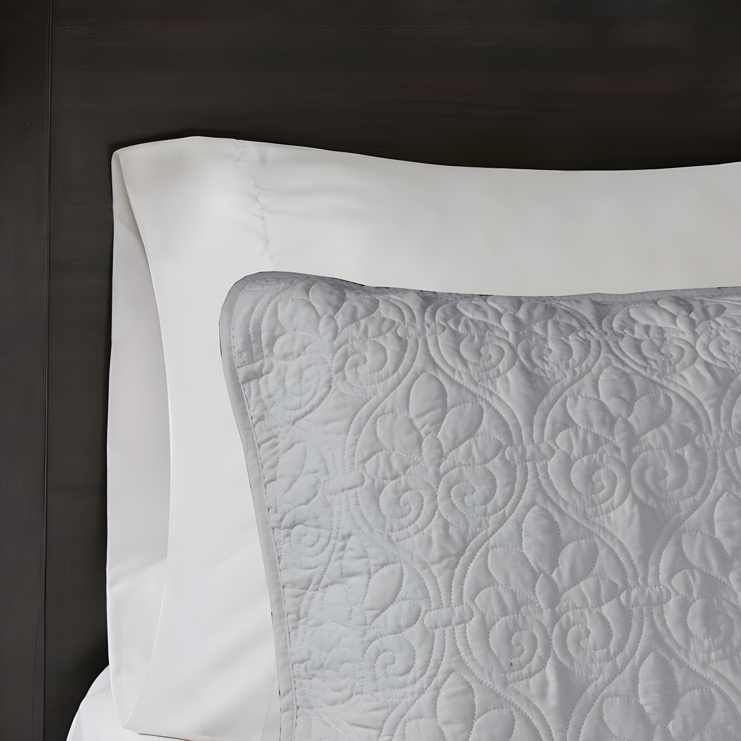 Quebec Reversible Quilt Set