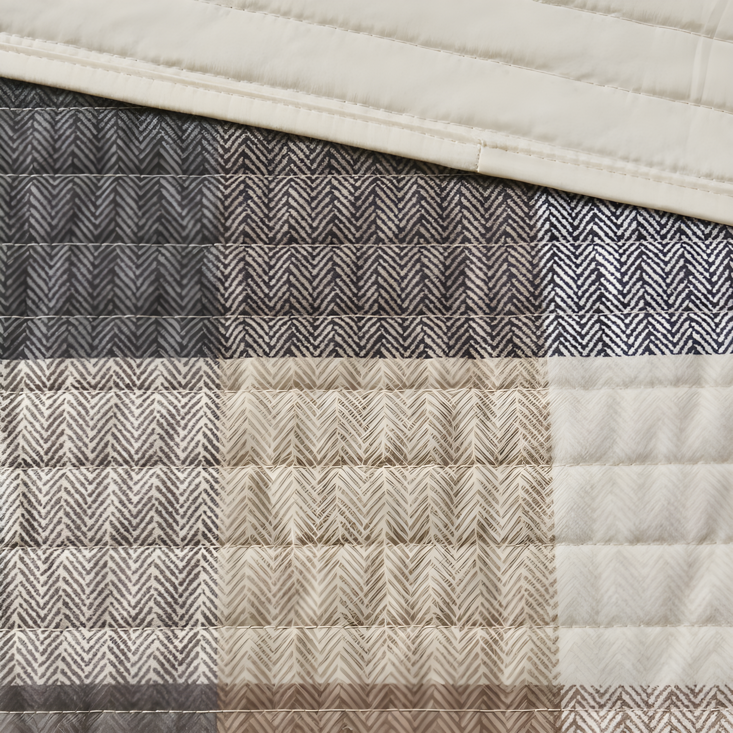 Madison Park Ridge 6 Piece Printed Herringbone Quilt Set with Throw Pillows