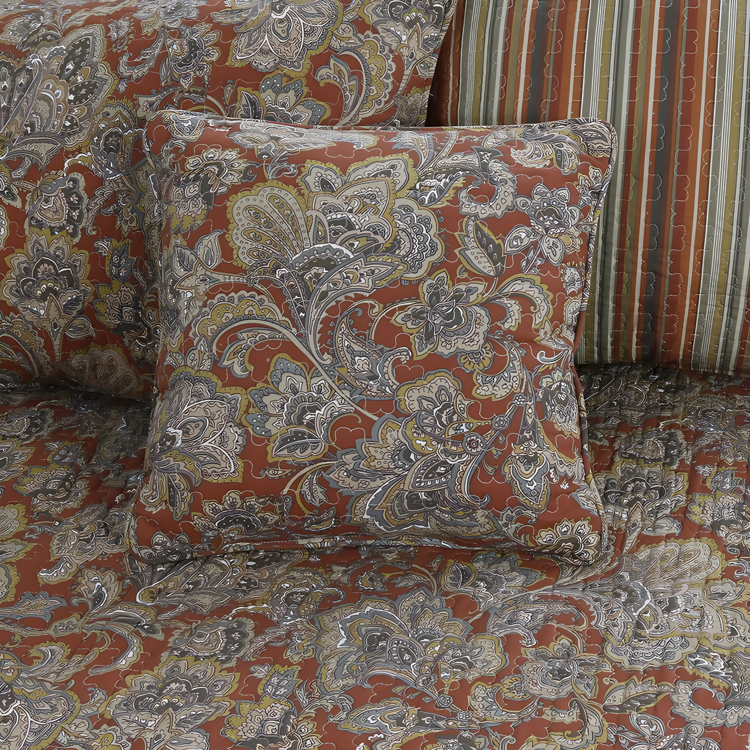 Traditional Cotton Paisley Quilt Set