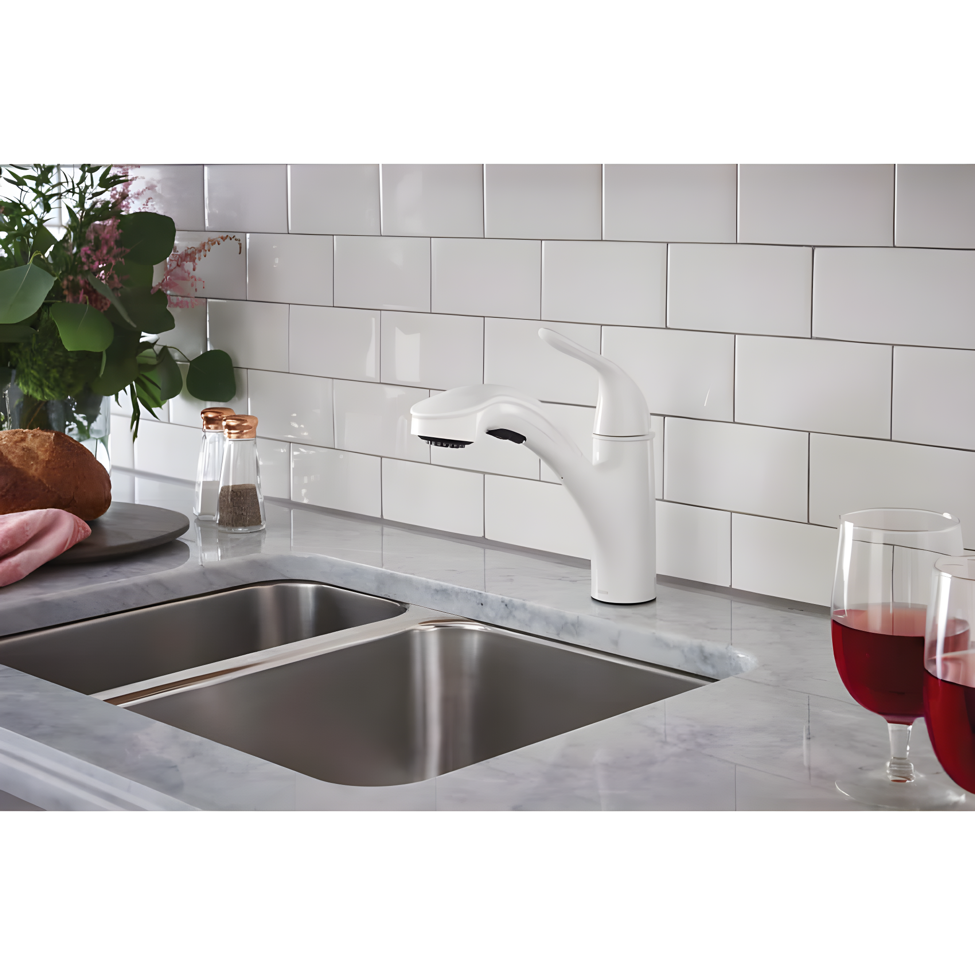 Moen Brecklyn Single-Handle Pull-Out Sprayer Kitchen Faucet with Power Clean Technology