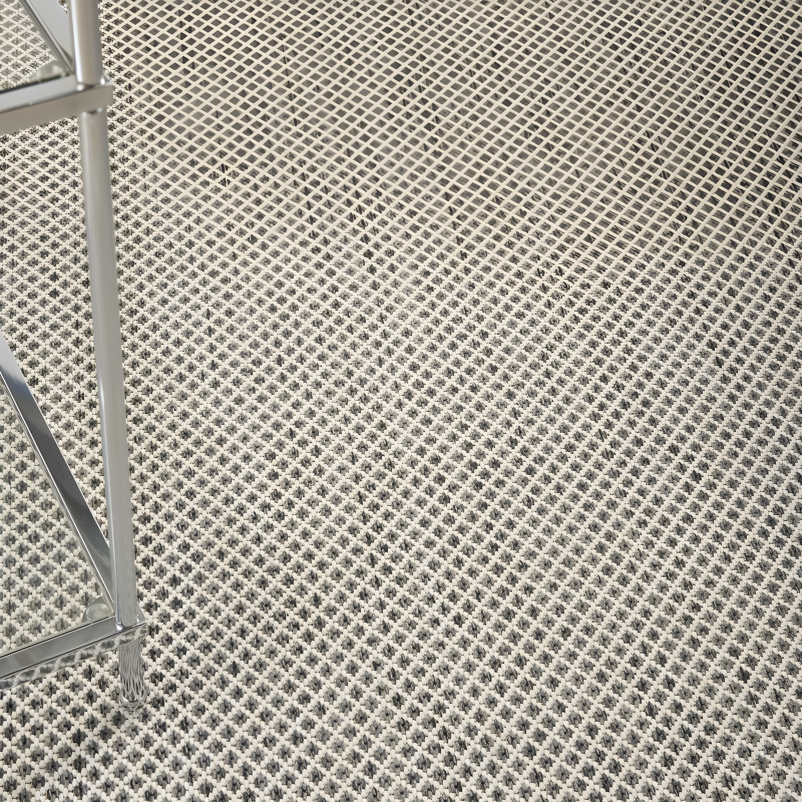Beachcrest Home™ Rectangle Hartigan Geometric Machine Tufted Polypropylene Plastic Indoor / Outdoor Area Rug in Gray