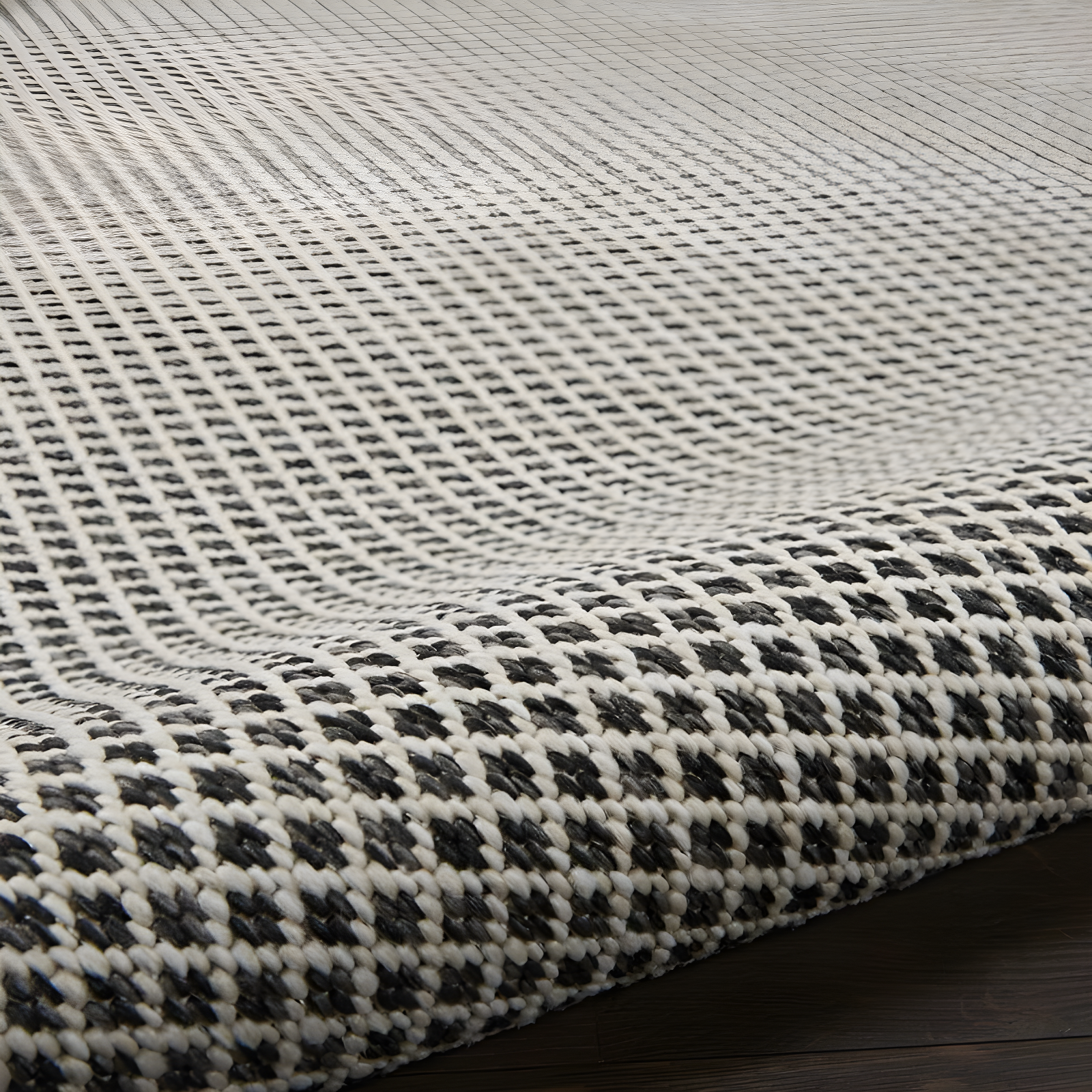 Beachcrest Home™ Rectangle Hartigan Geometric Machine Tufted Polypropylene Plastic Indoor / Outdoor Area Rug in Gray