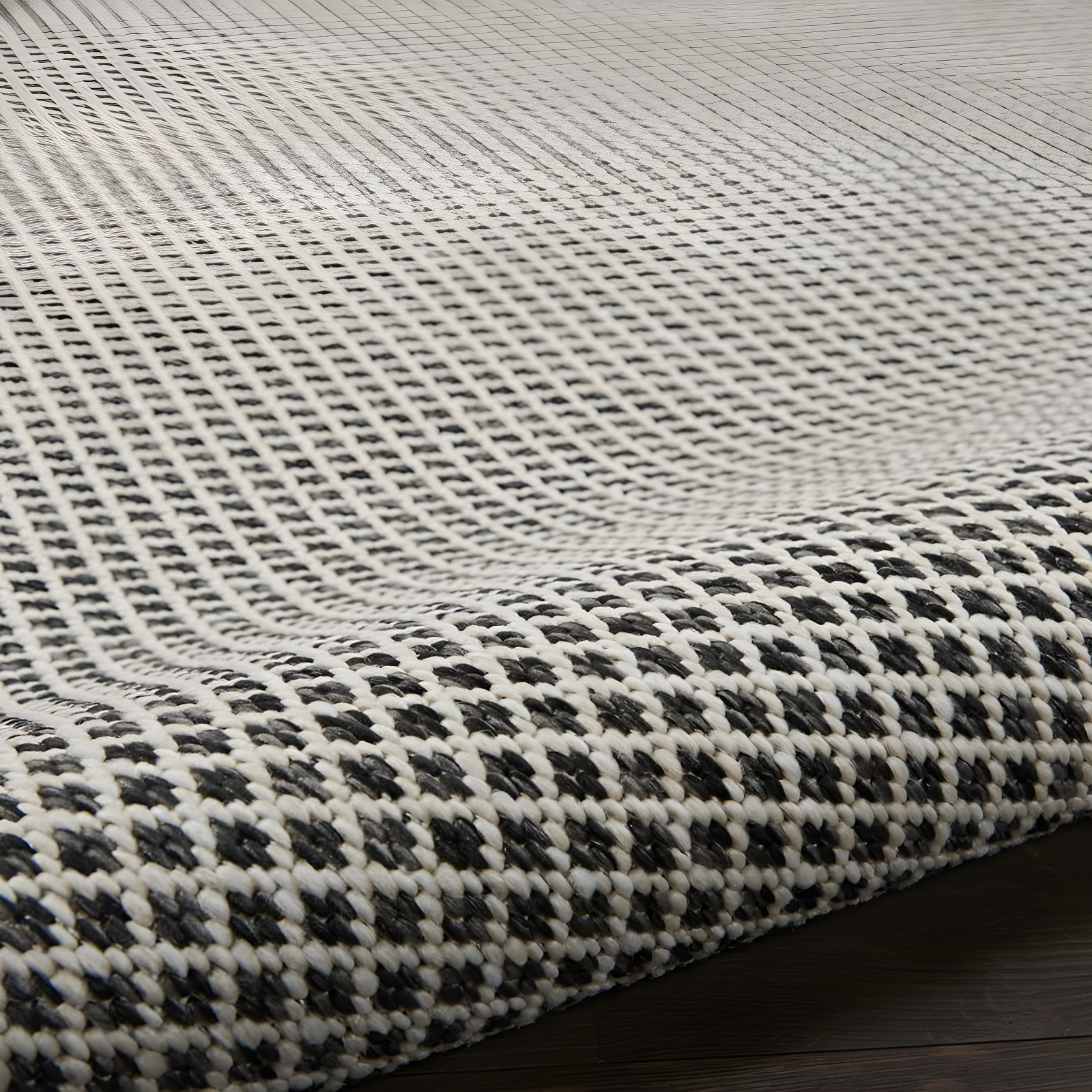 Beachcrest Home™ Rectangle Hartigan Geometric Machine Tufted Polypropylene Plastic Indoor / Outdoor Area Rug in Gray