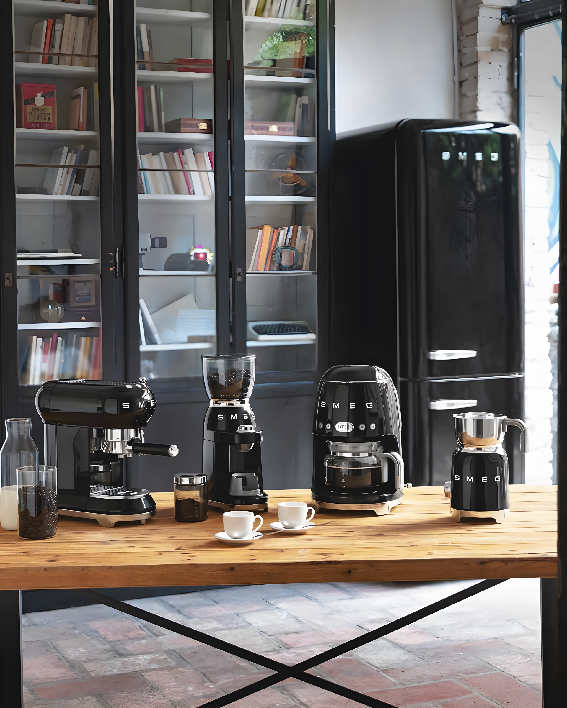 SMEG Black Milk Frother