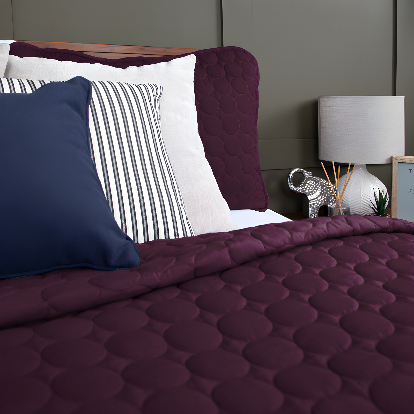 Southshore Fine Linens Lightweight Oversized Reversible Quilt Set with shams