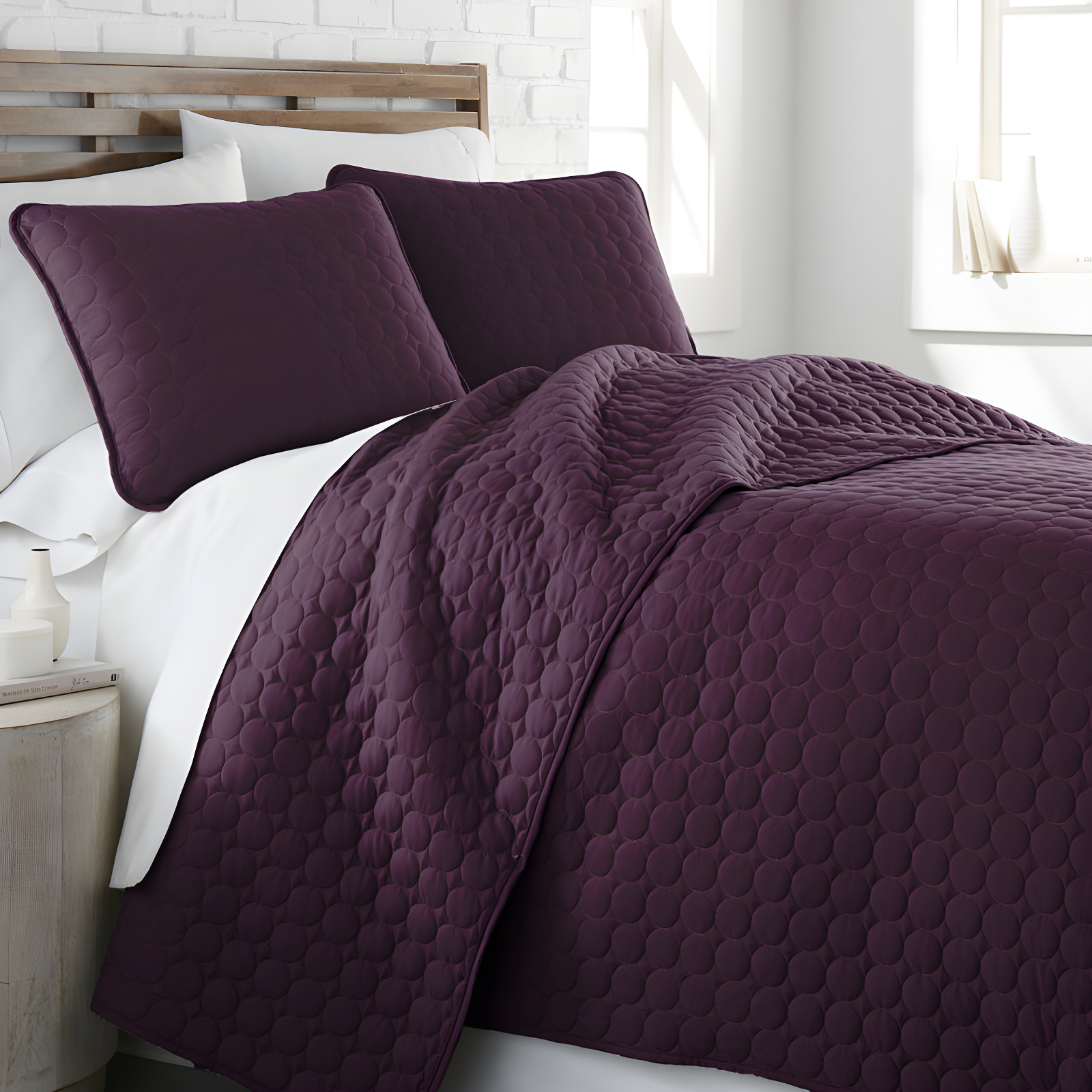 Southshore Fine Linens Lightweight Oversized Reversible Quilt Set with shams