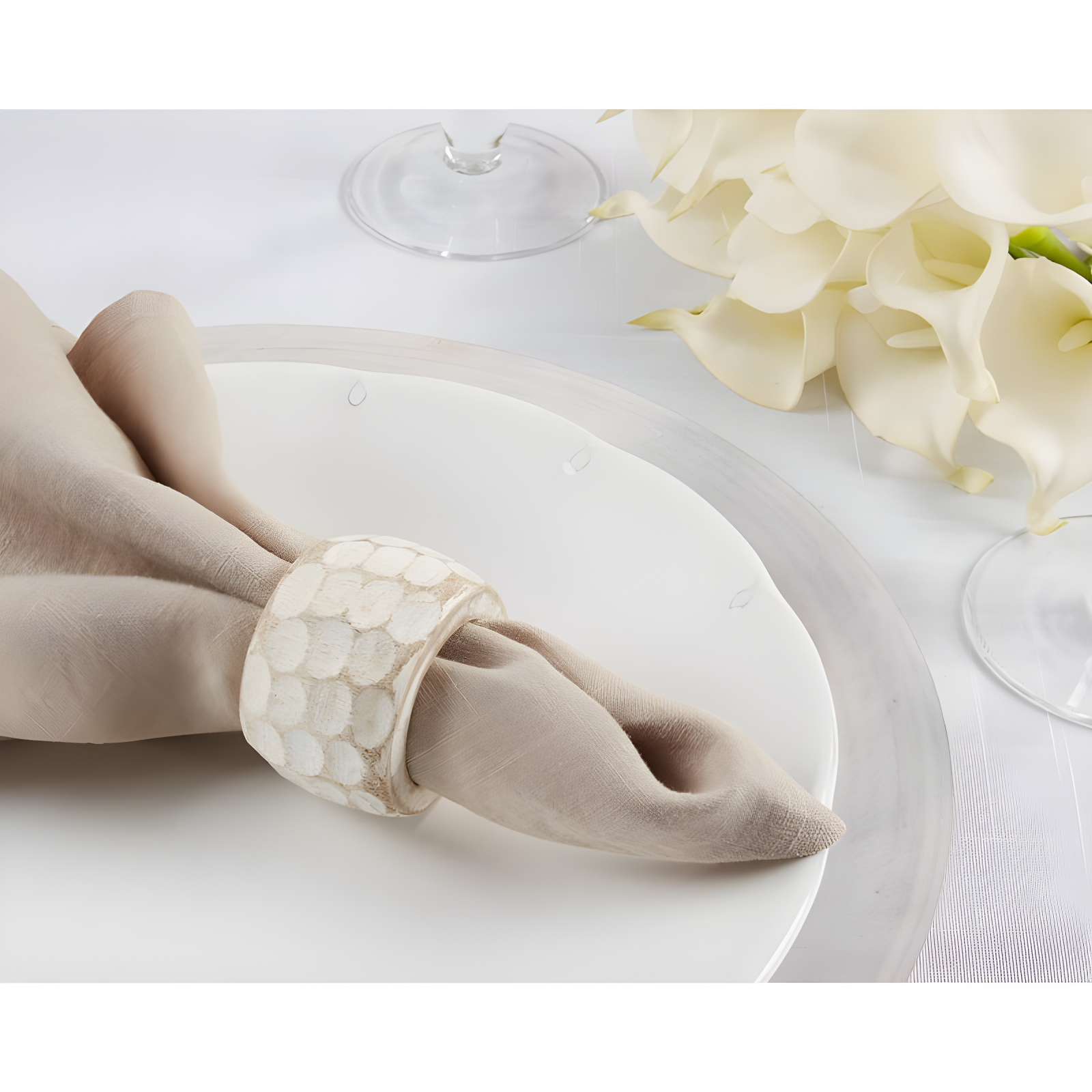 Saro Lifestyle Chunky Wood Dinner Napkin Rings (Set of 4), White