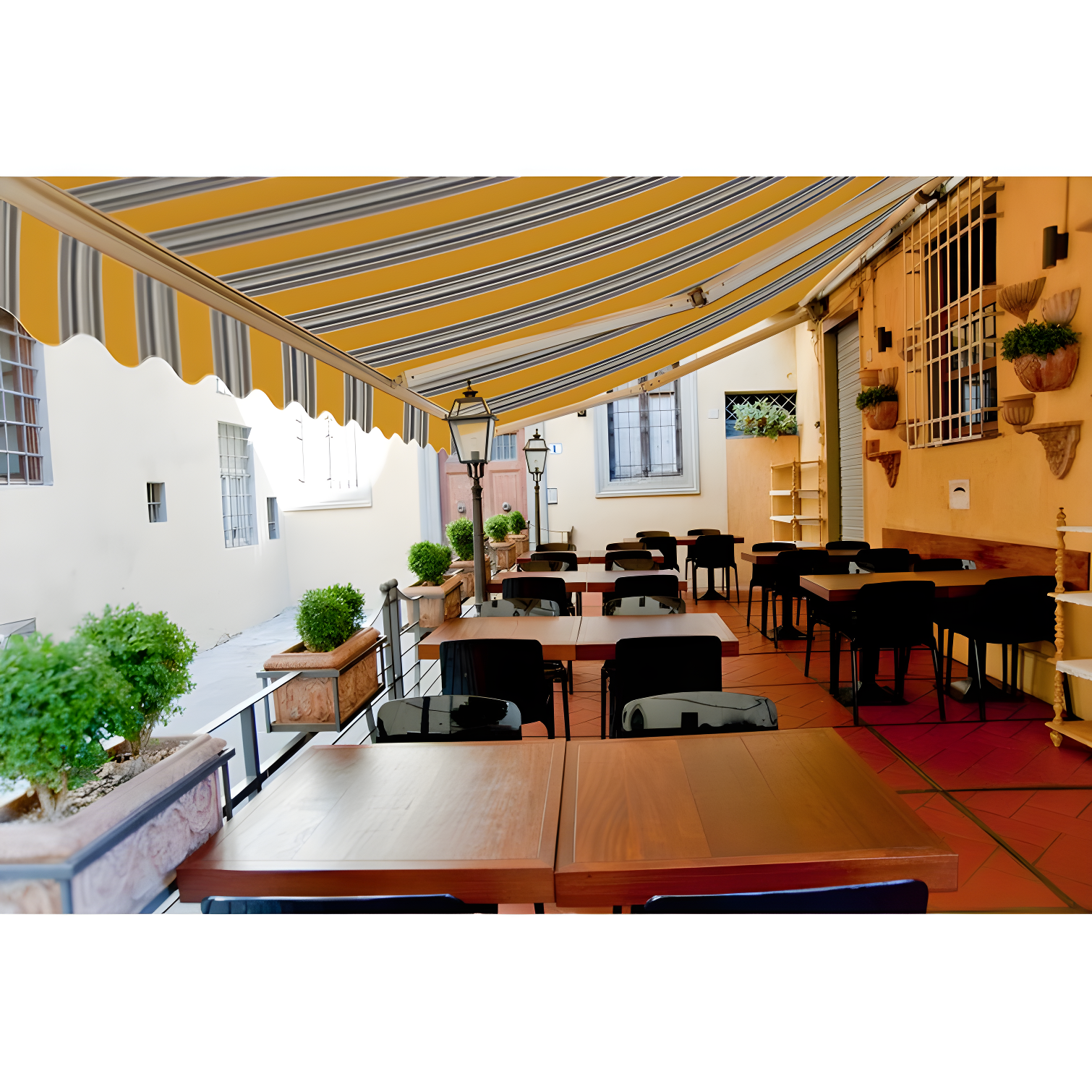Advaning 10.5'' Fabric, Metal Cover Retractable Patio Awning