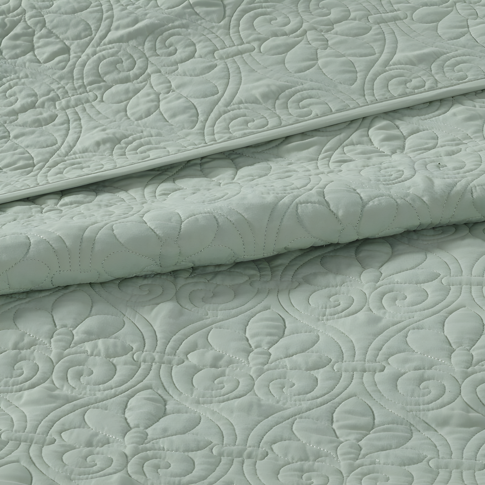 Madison Park Quebec Reversible Quilt Set