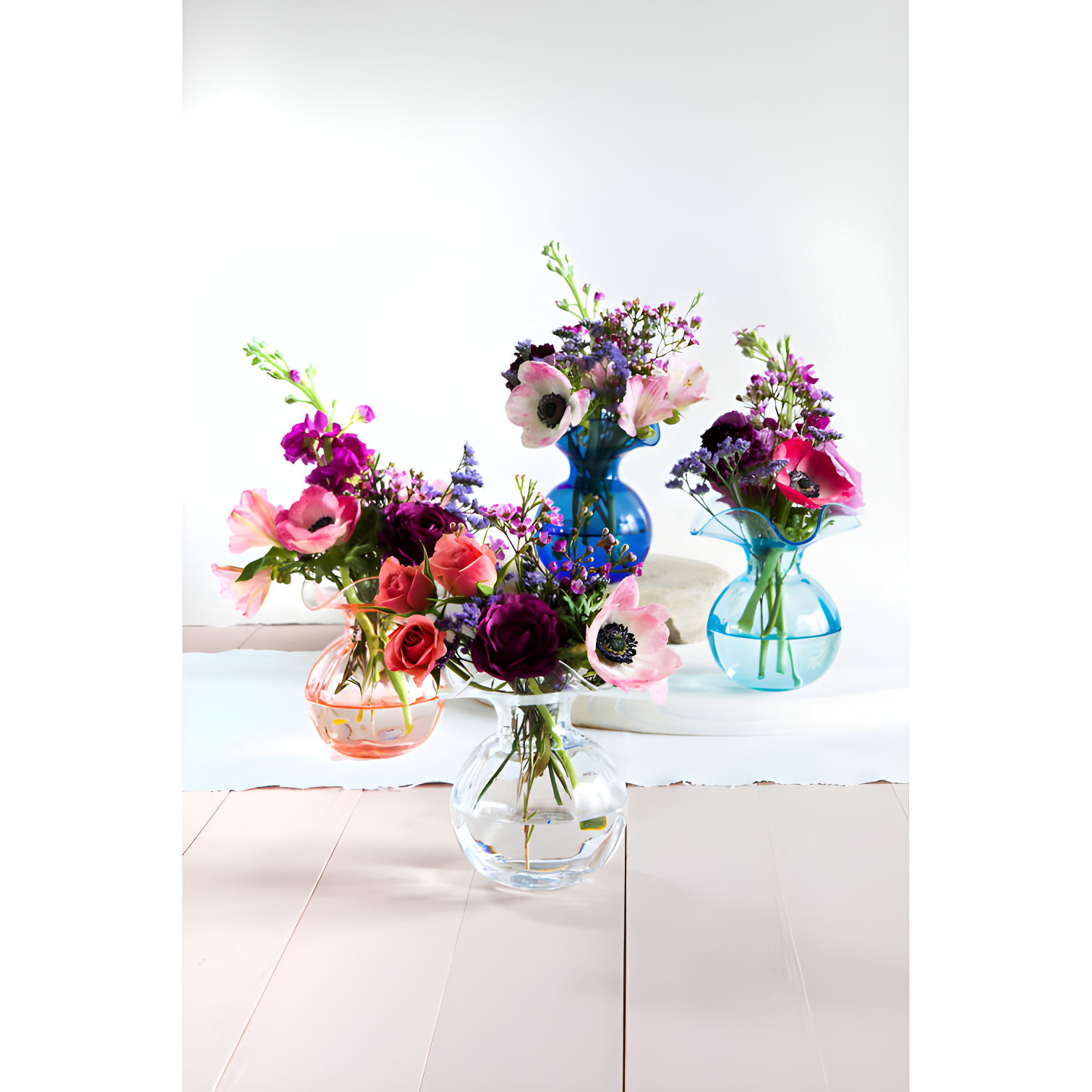 VIETRI Hibiscus Handmade Glass Table Vase